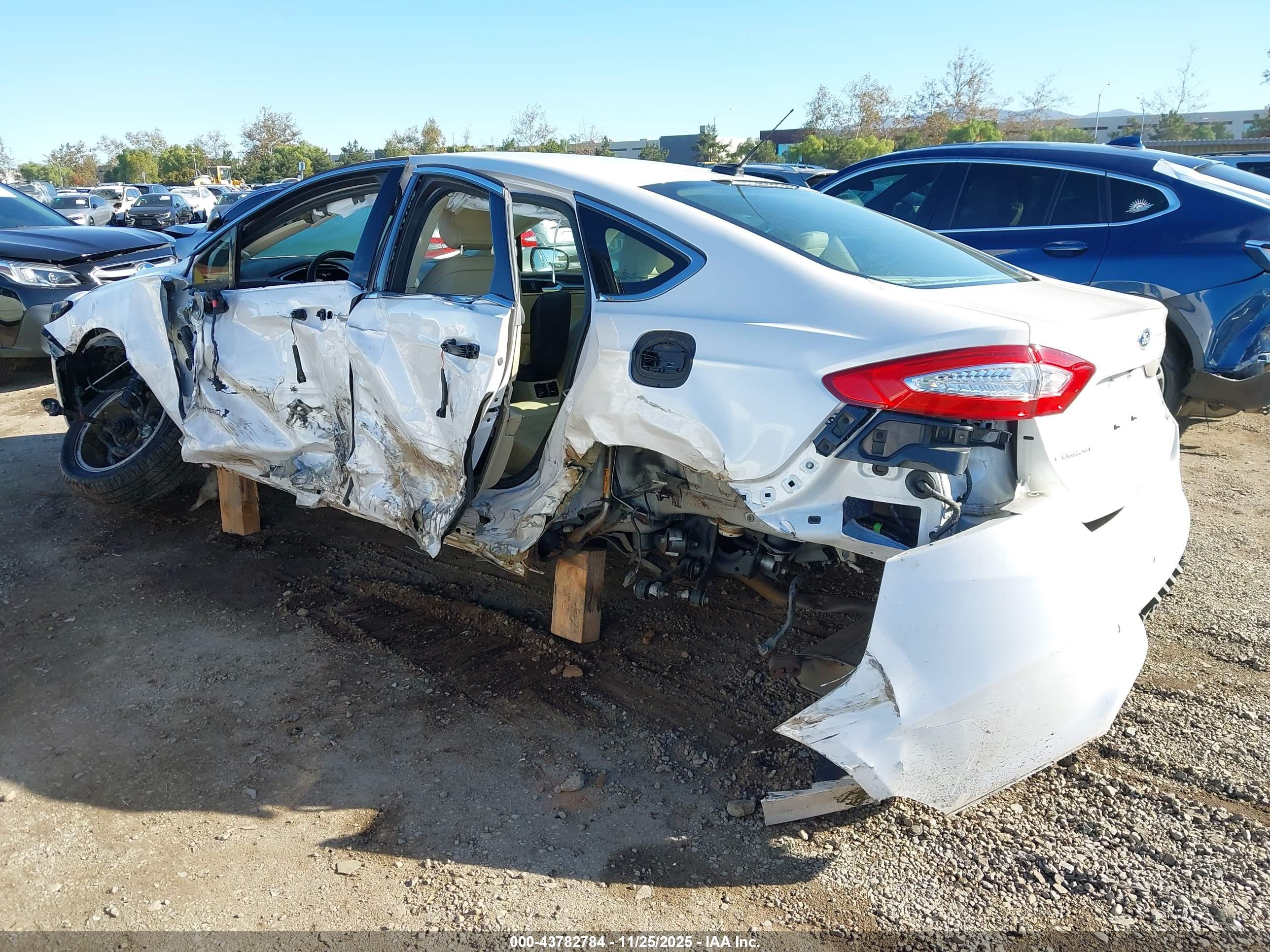 FORD FUSION image 3