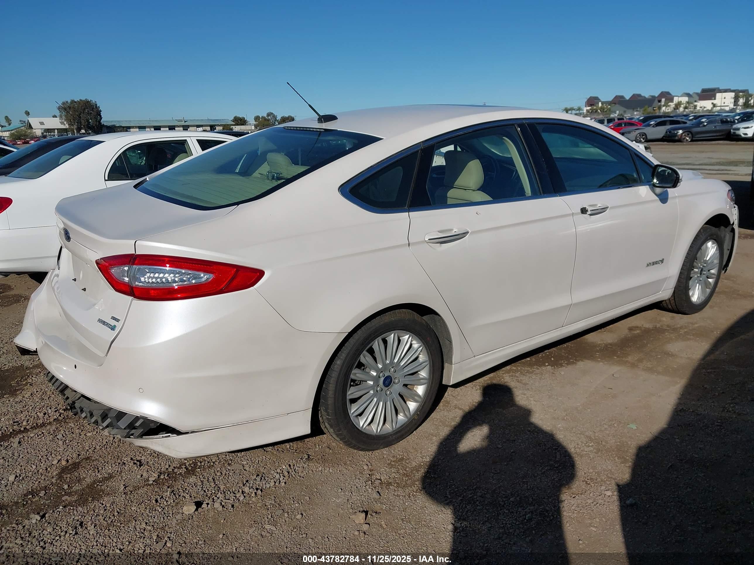 FORD FUSION image 4