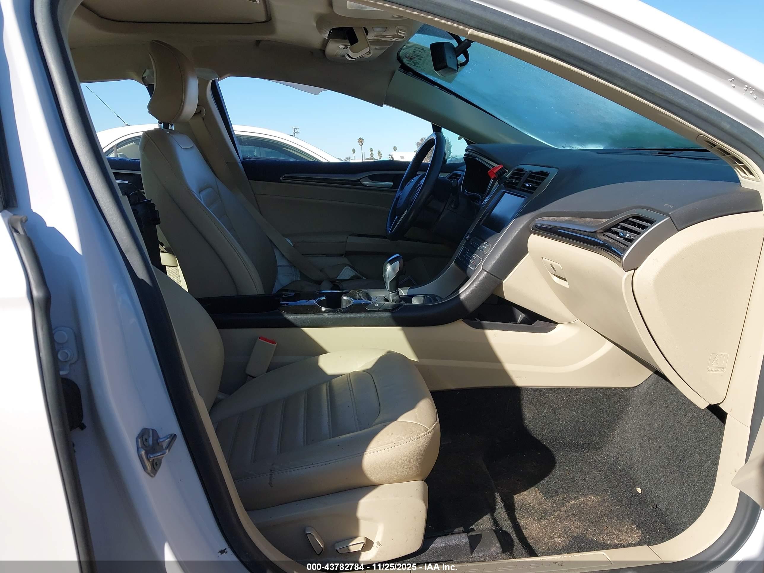 FORD FUSION image 5