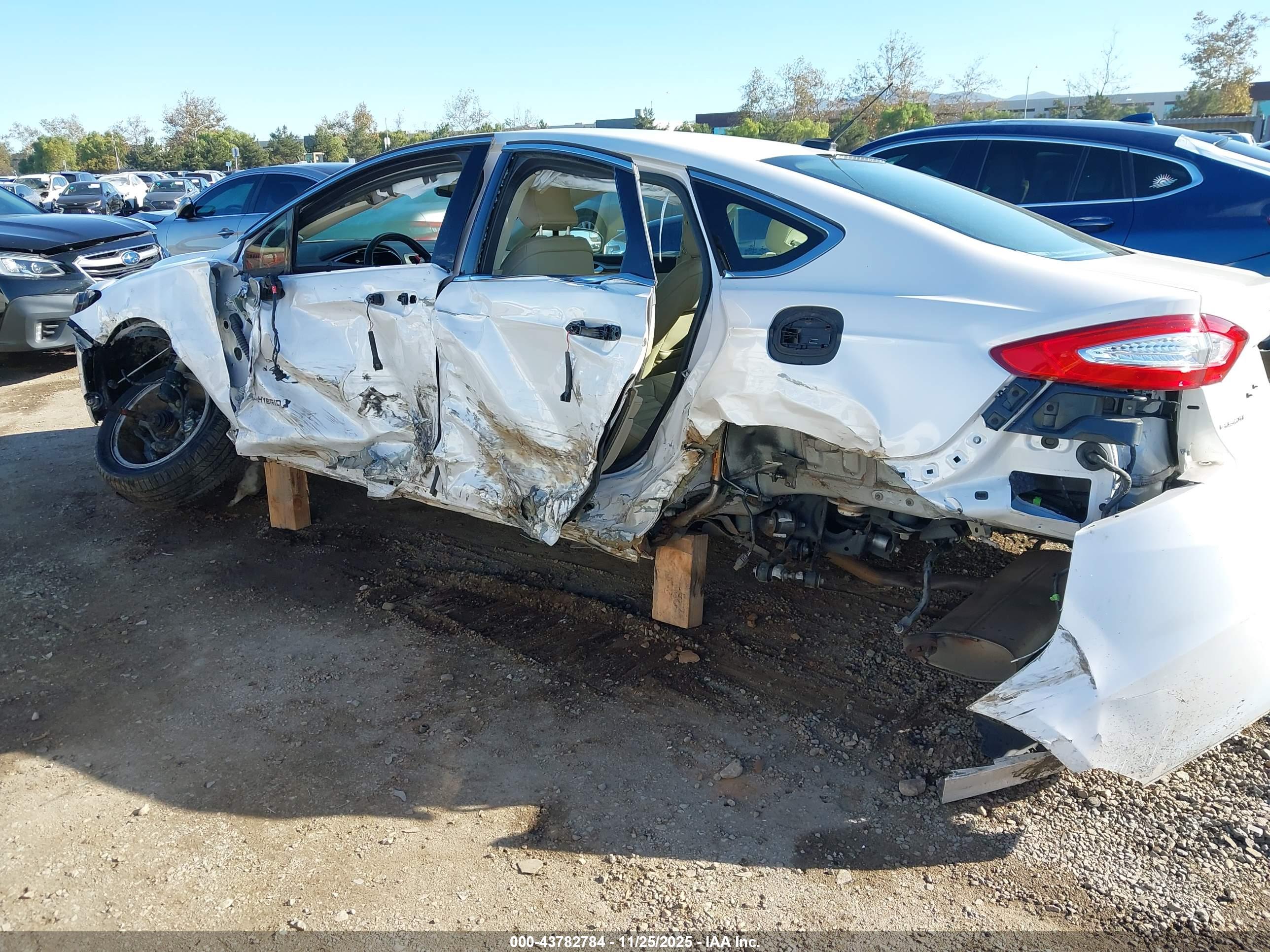 FORD FUSION image 6