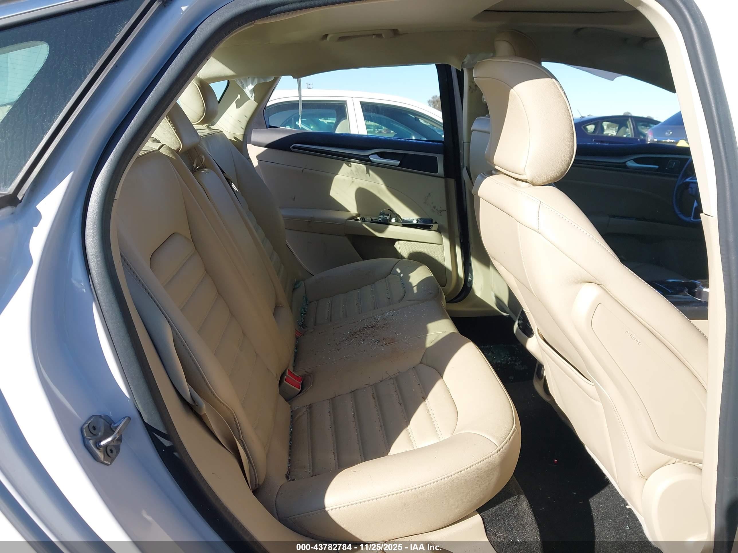 FORD FUSION image 8