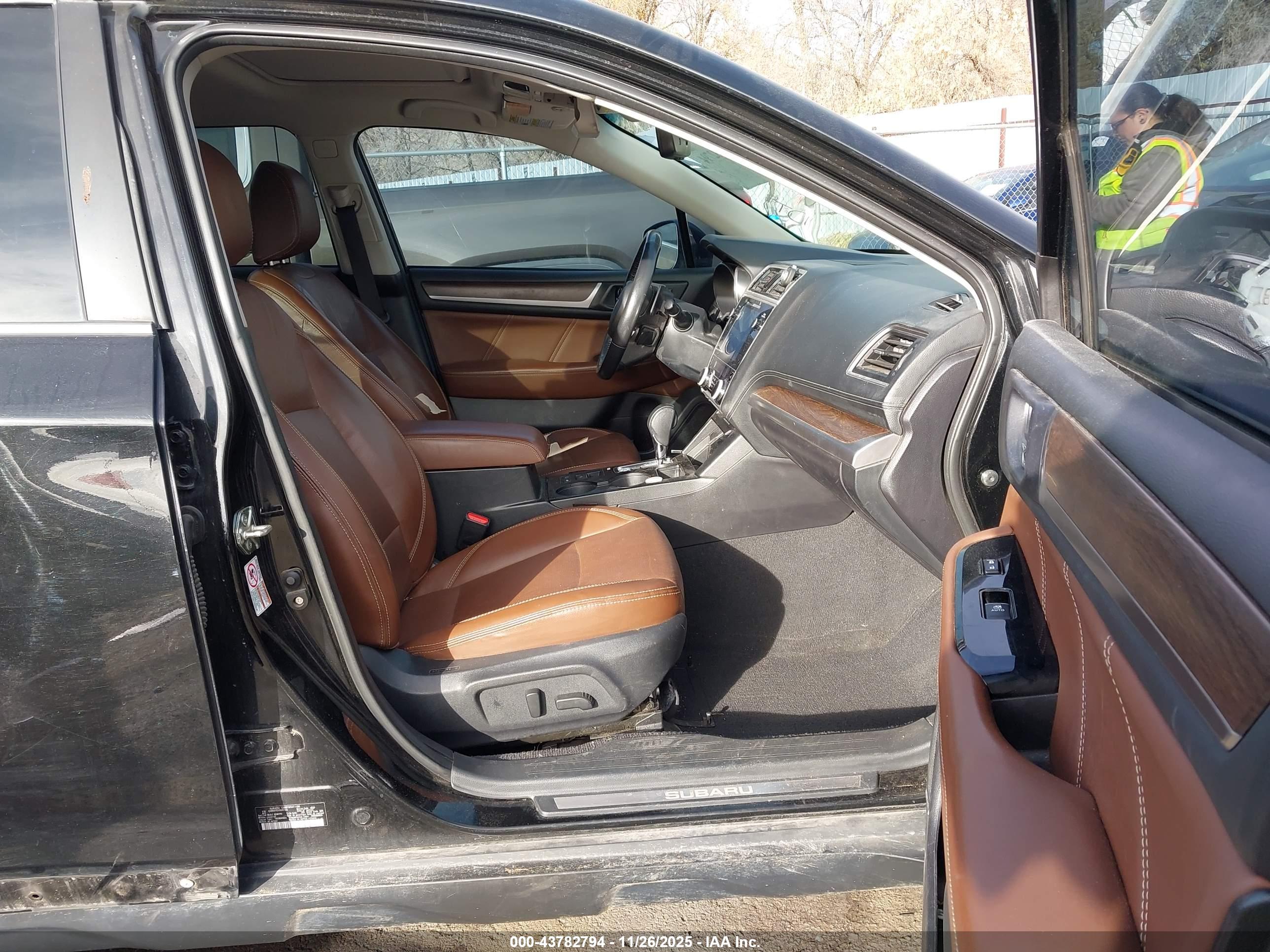 SUBARU OUTBACK image 5