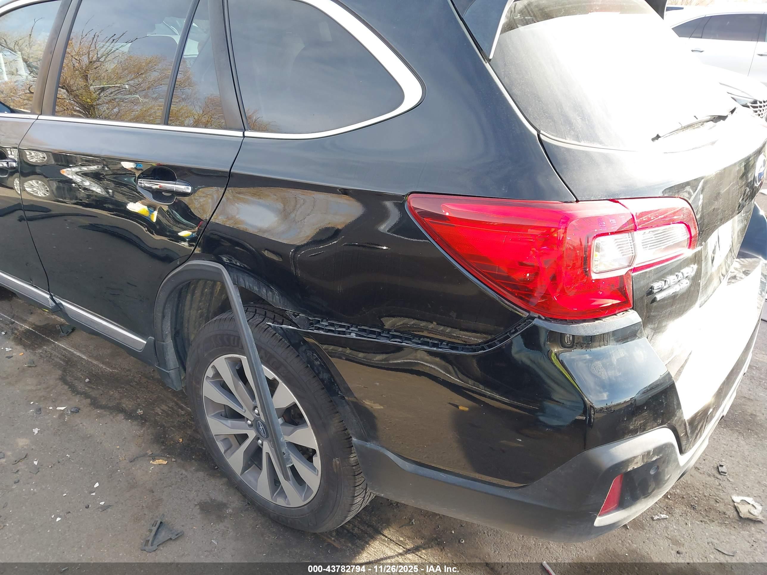 SUBARU OUTBACK image 6