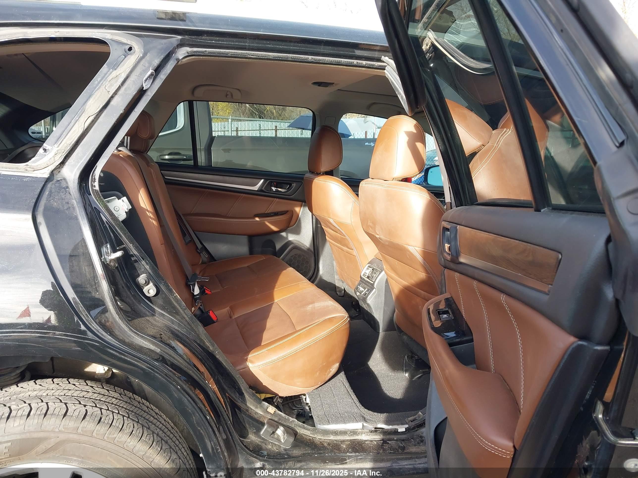 SUBARU OUTBACK image 8