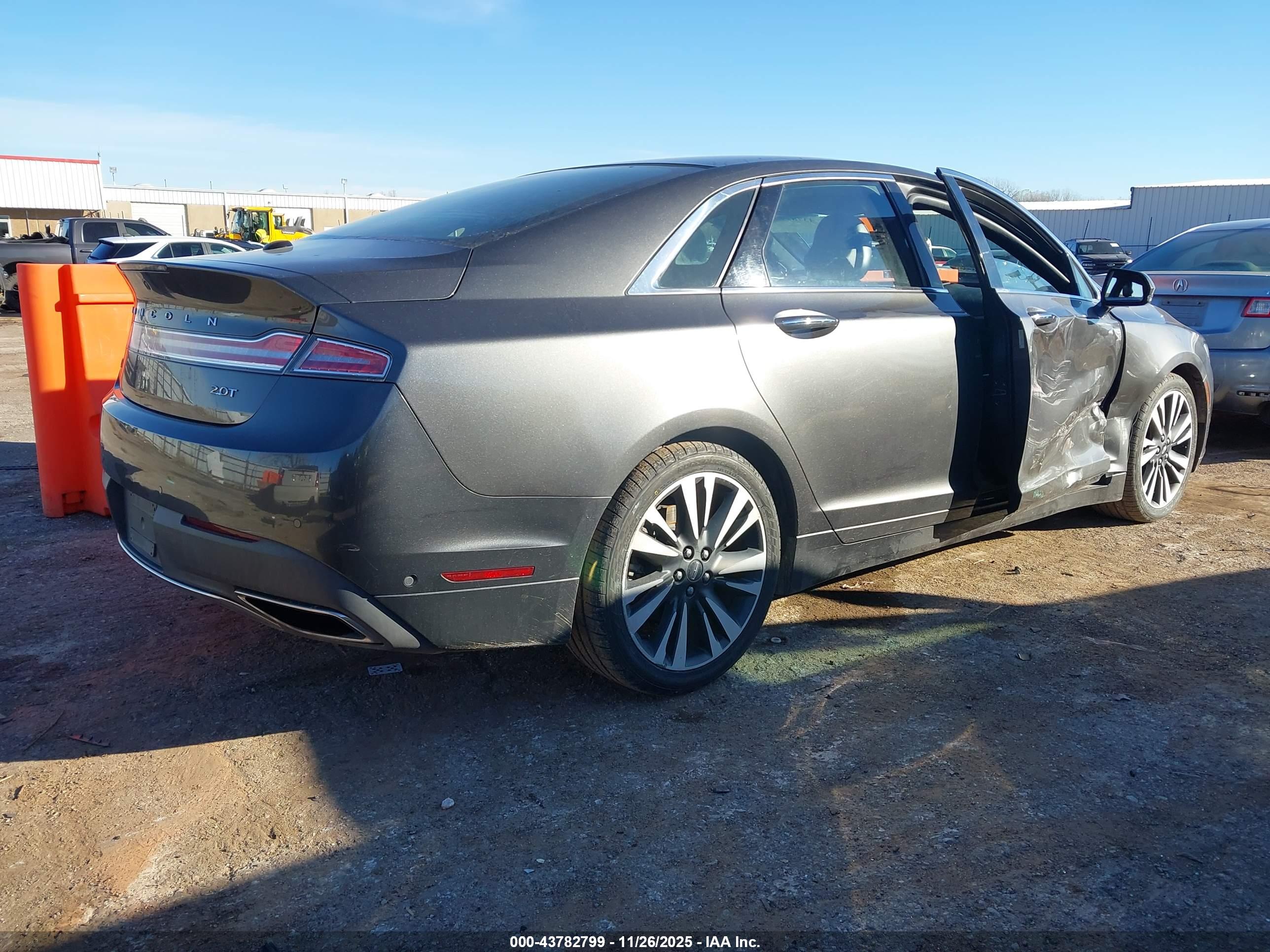 LINCOLN MKZ image 4