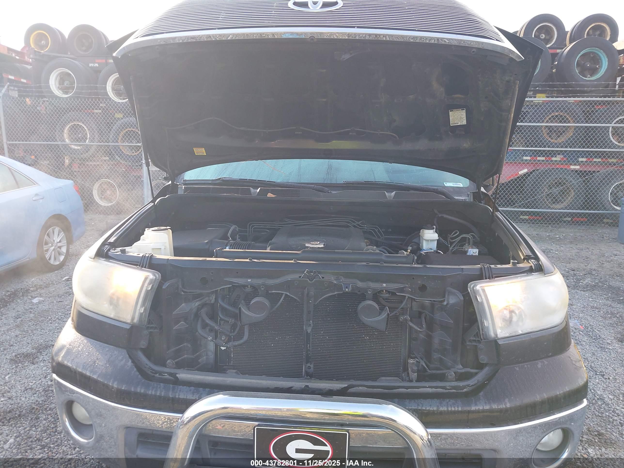 TOYOTA TUNDRA image 10