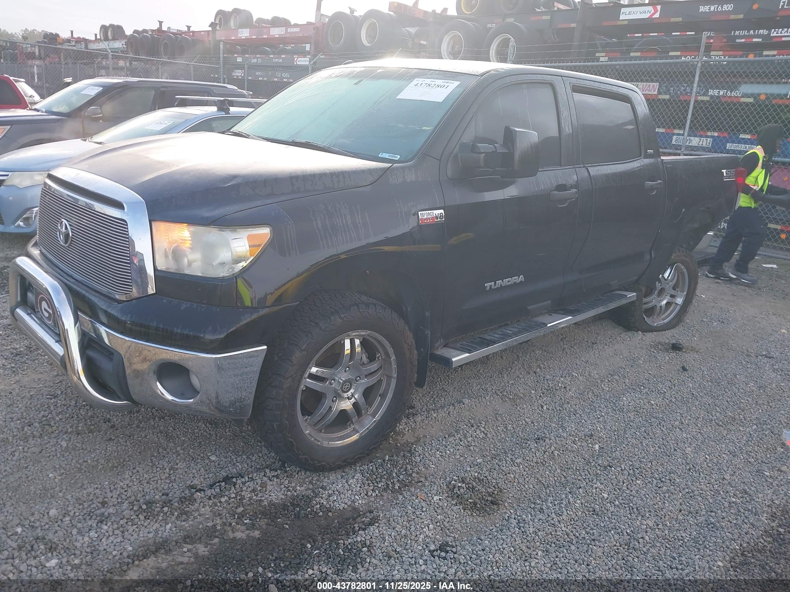 TOYOTA TUNDRA image 2