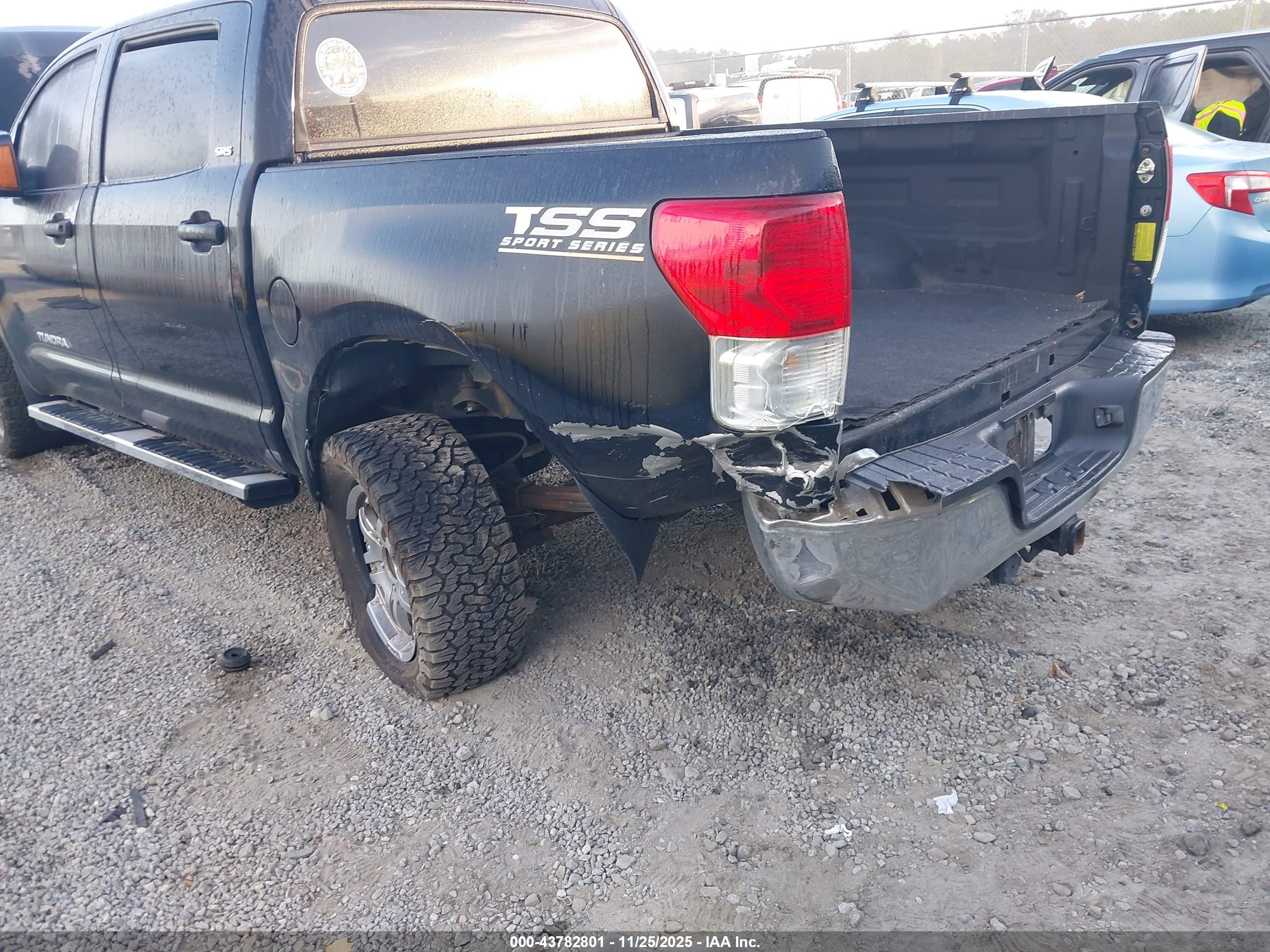 TOYOTA TUNDRA image 6