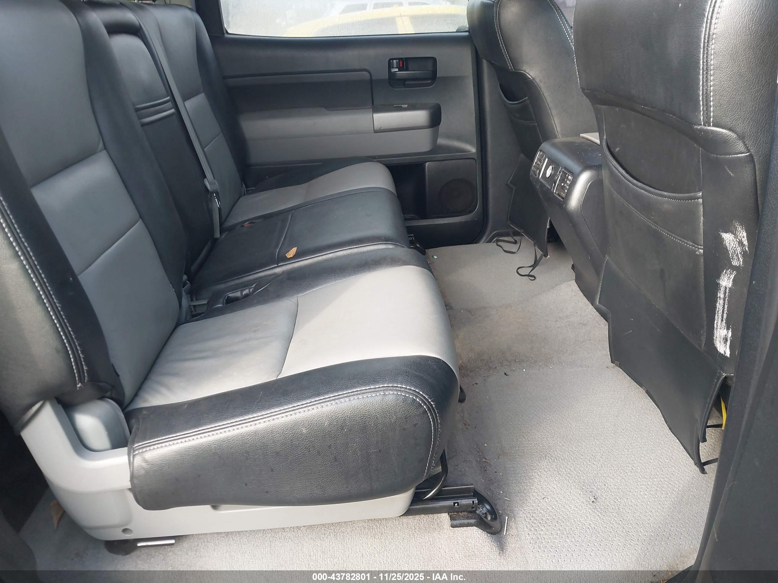 TOYOTA TUNDRA image 8