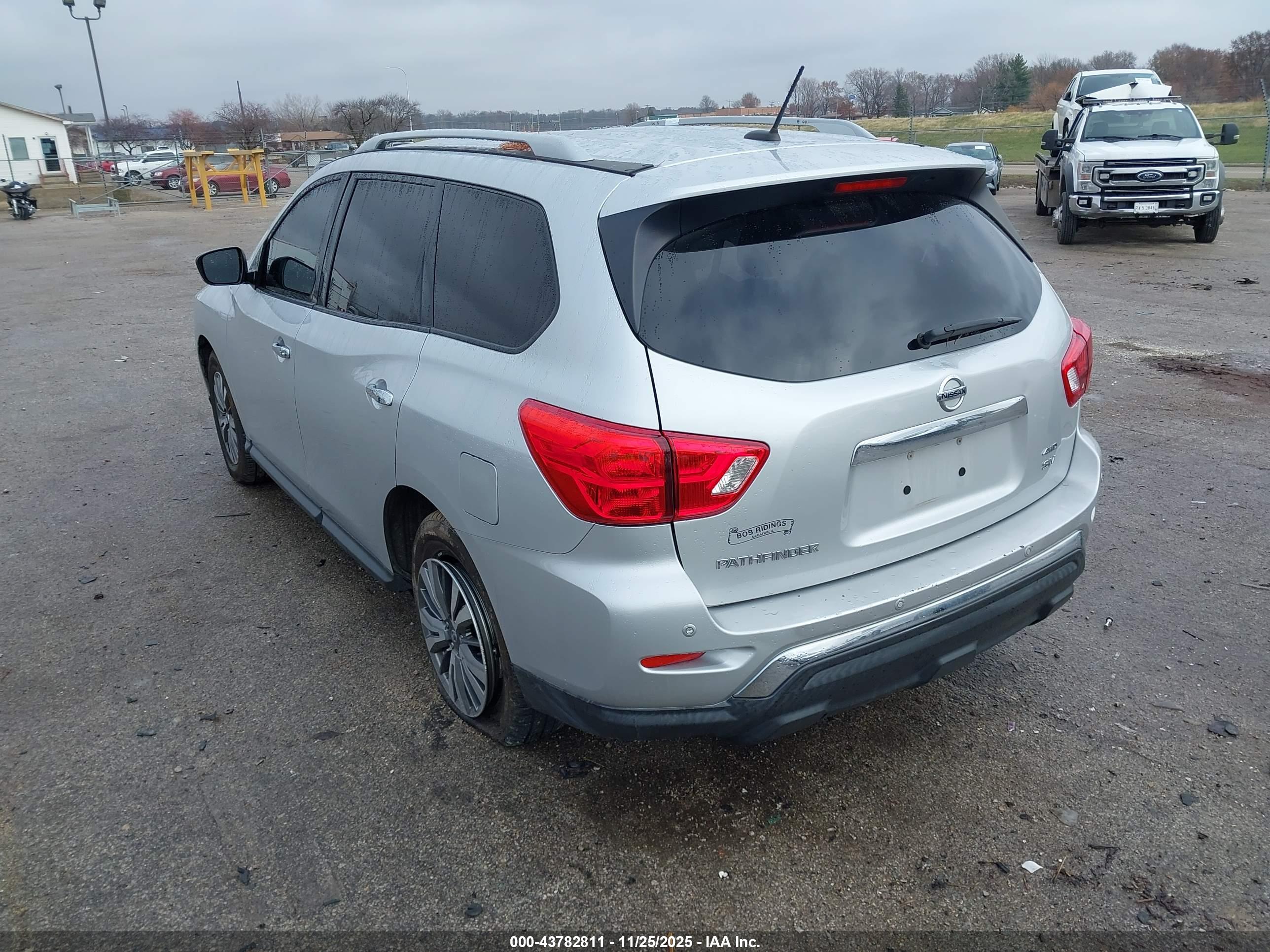 NISSAN PATHFINDER image 3
