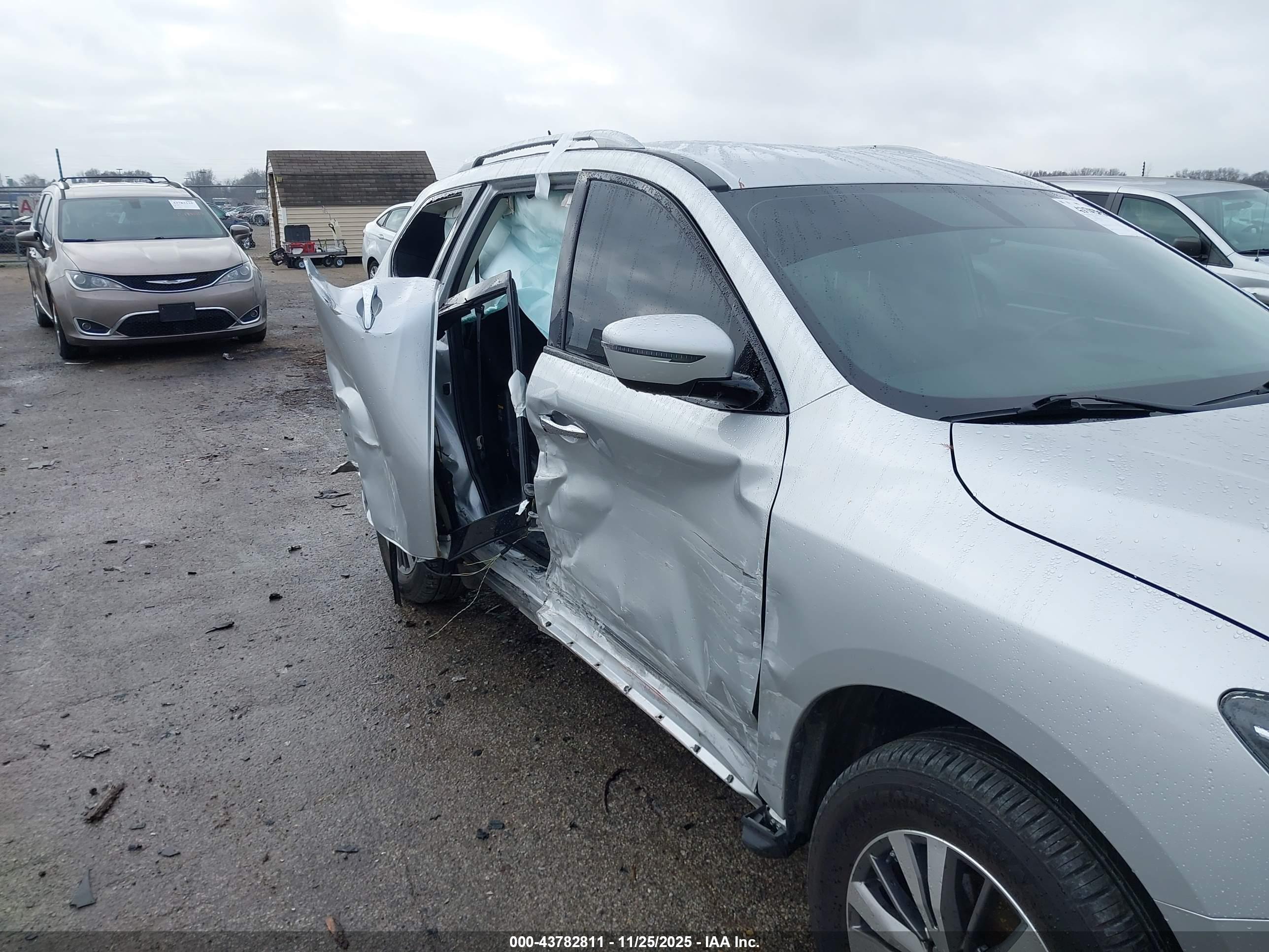 NISSAN PATHFINDER image 6