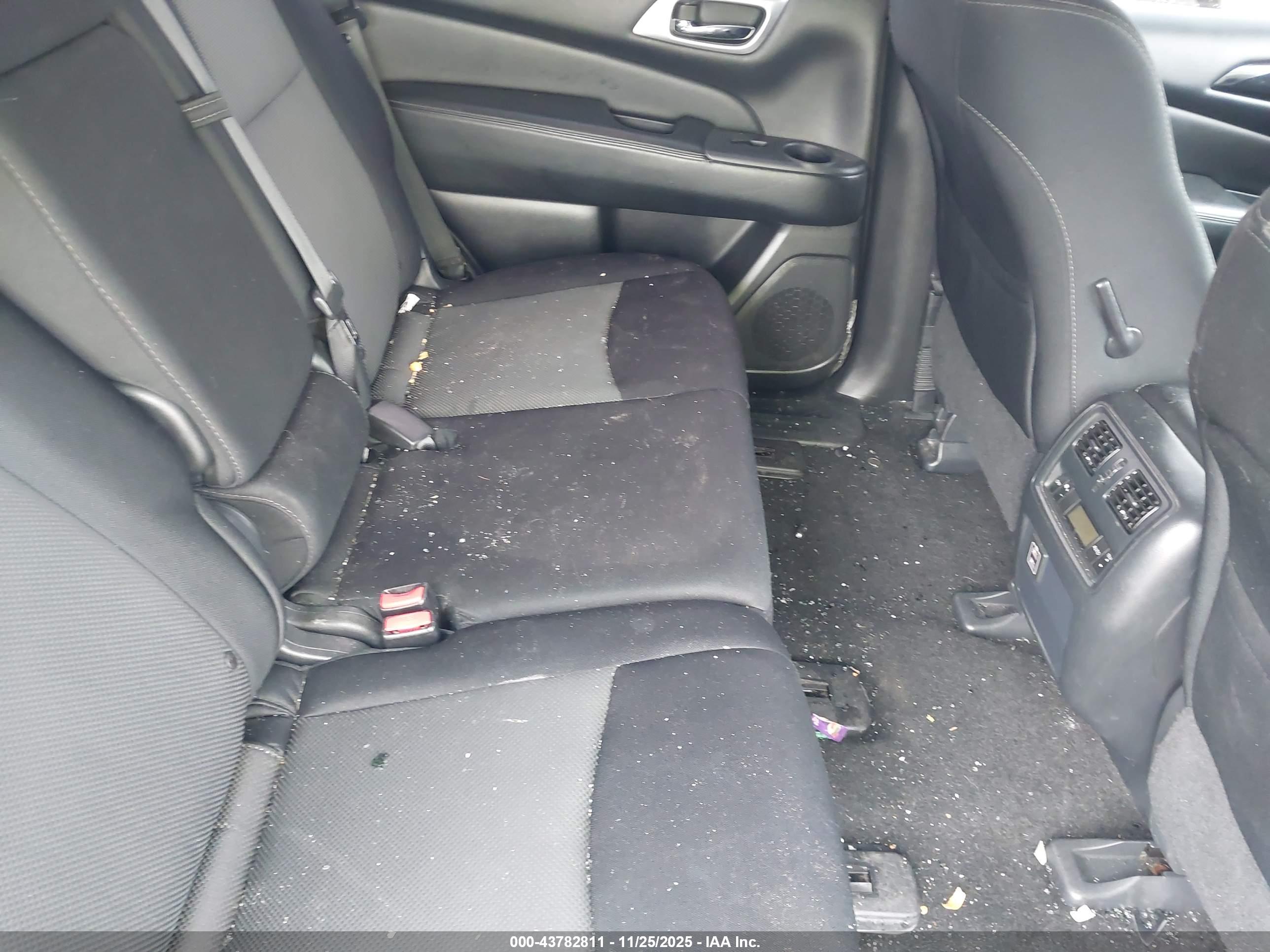 NISSAN PATHFINDER image 8