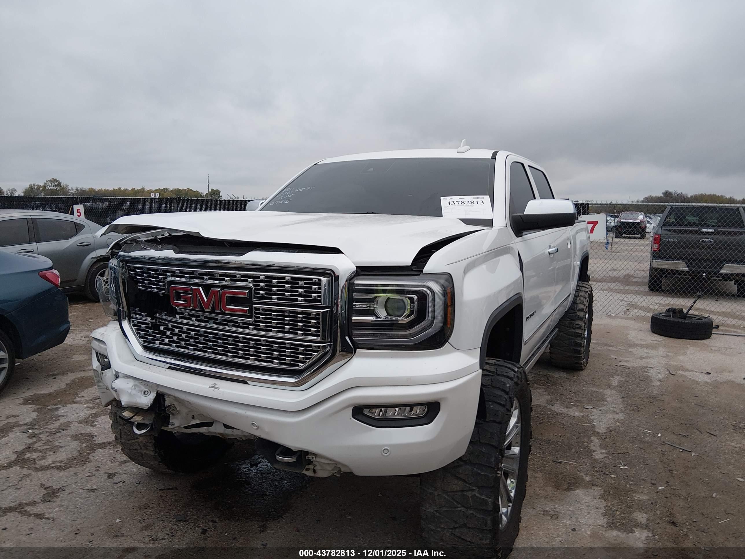 GMC SIERRA image 2