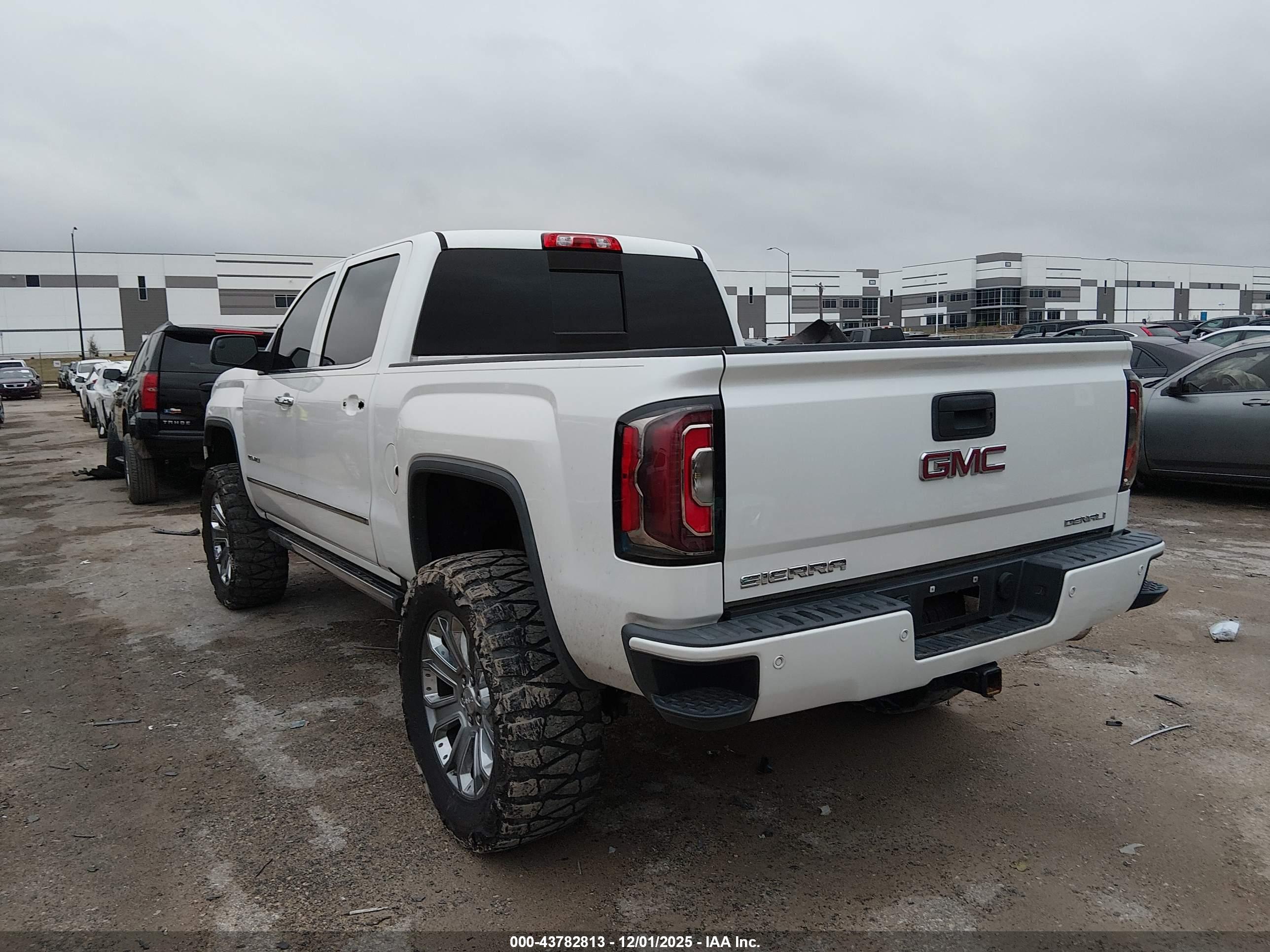 GMC SIERRA image 3