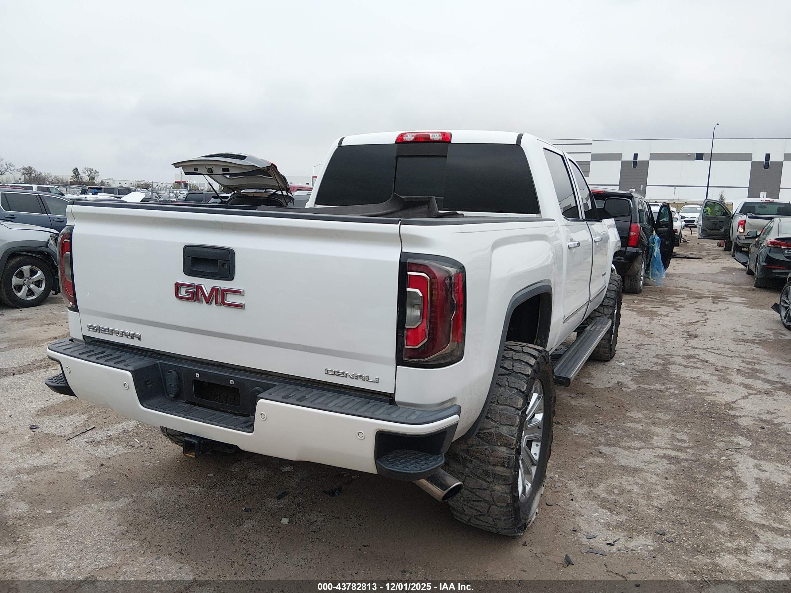 GMC SIERRA image 4