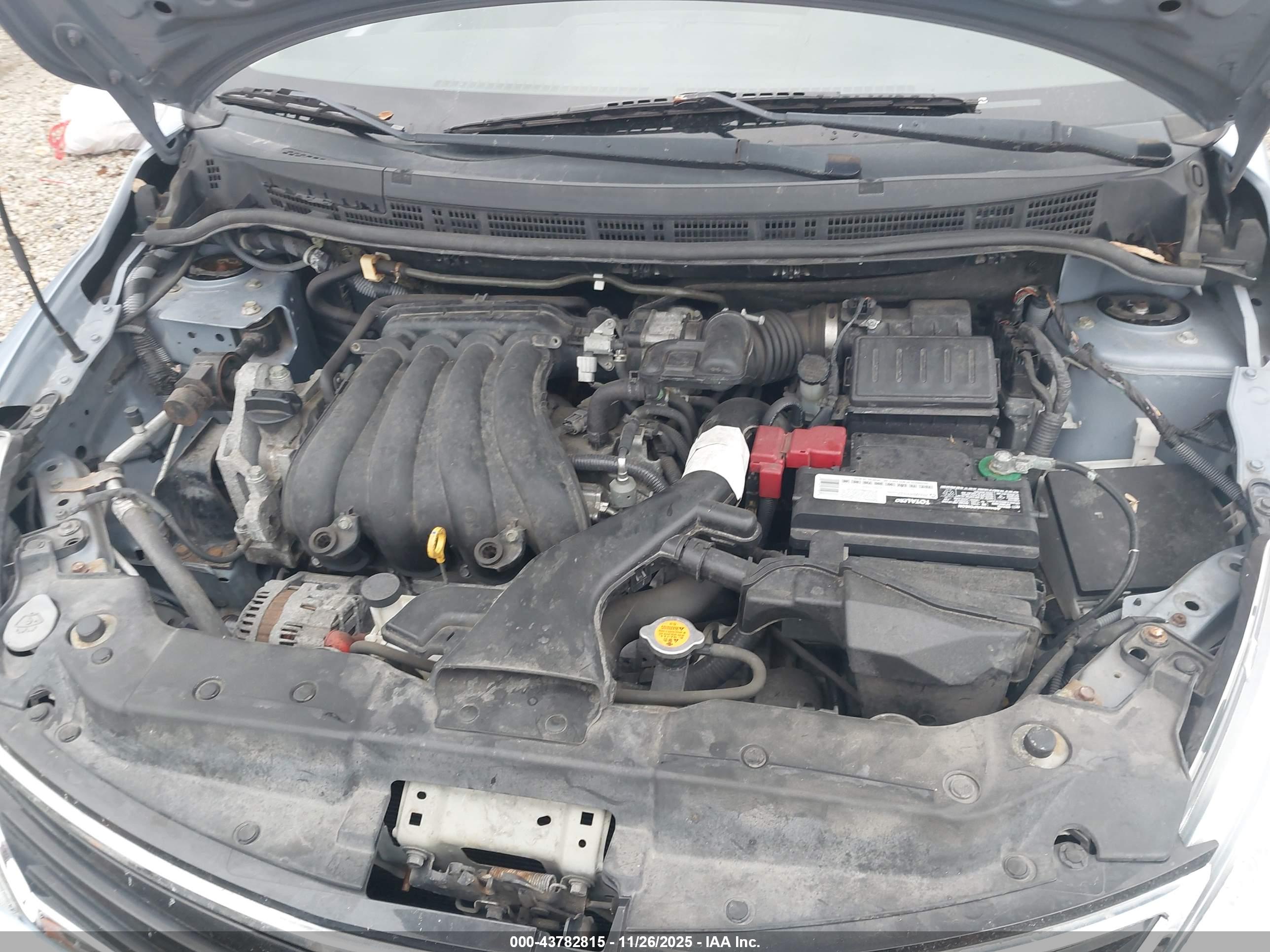 NISSAN VERSA image 10