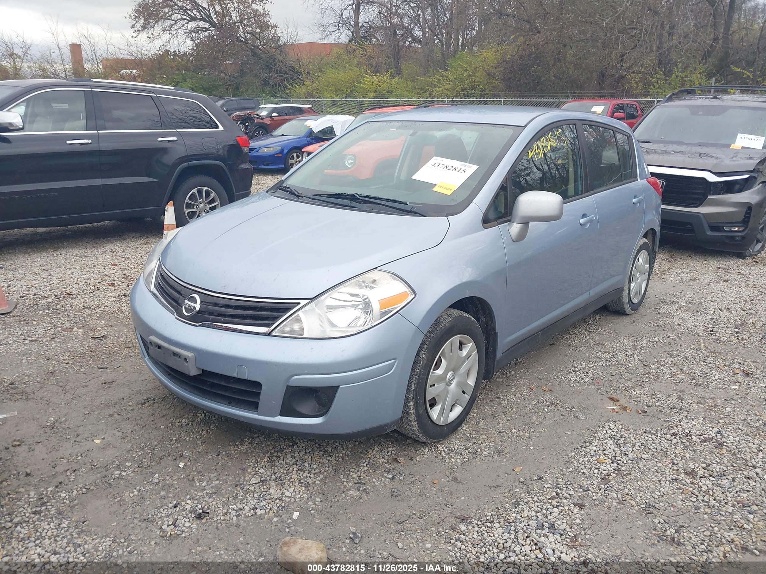 NISSAN VERSA image 2