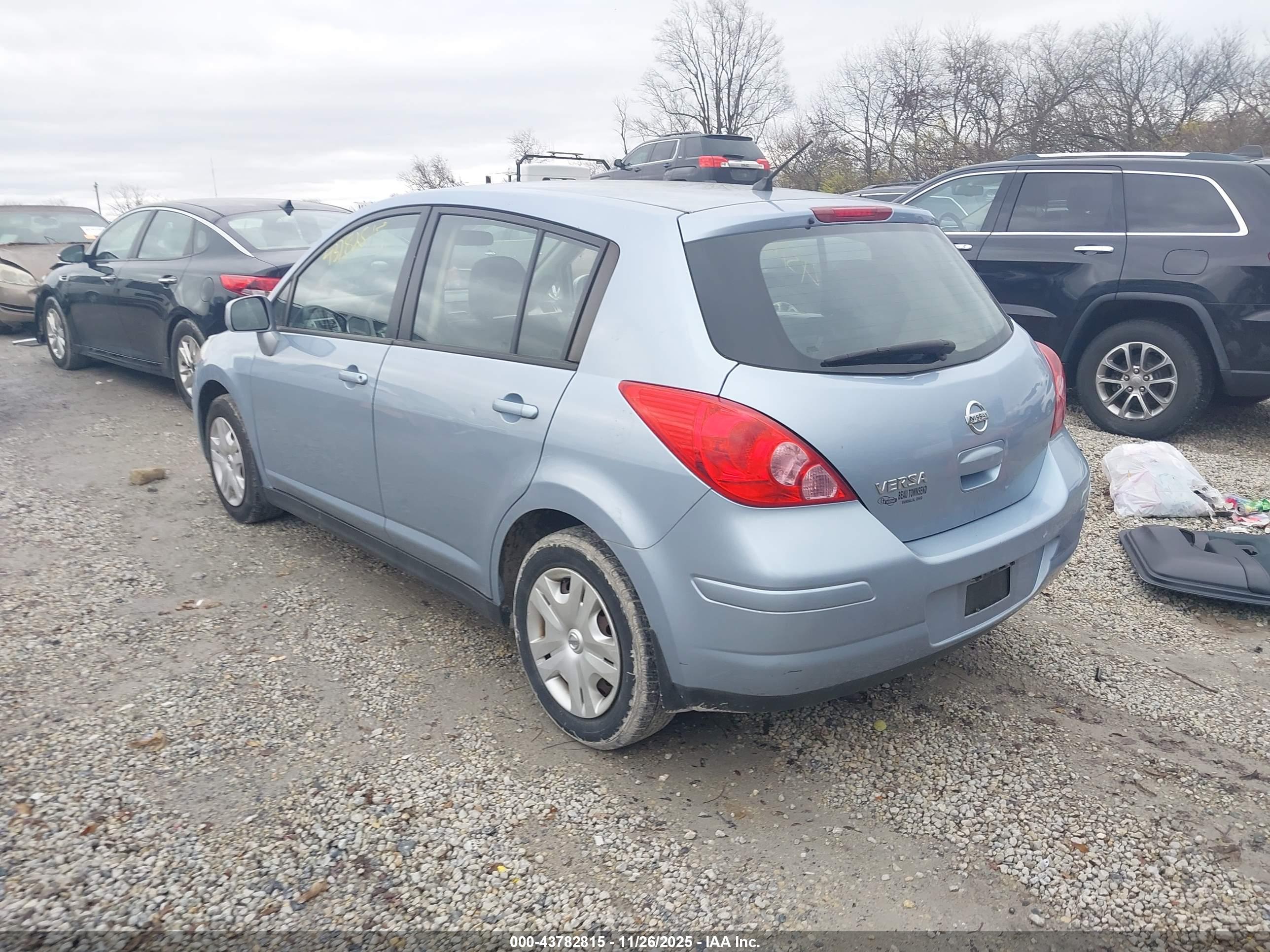 NISSAN VERSA image 3