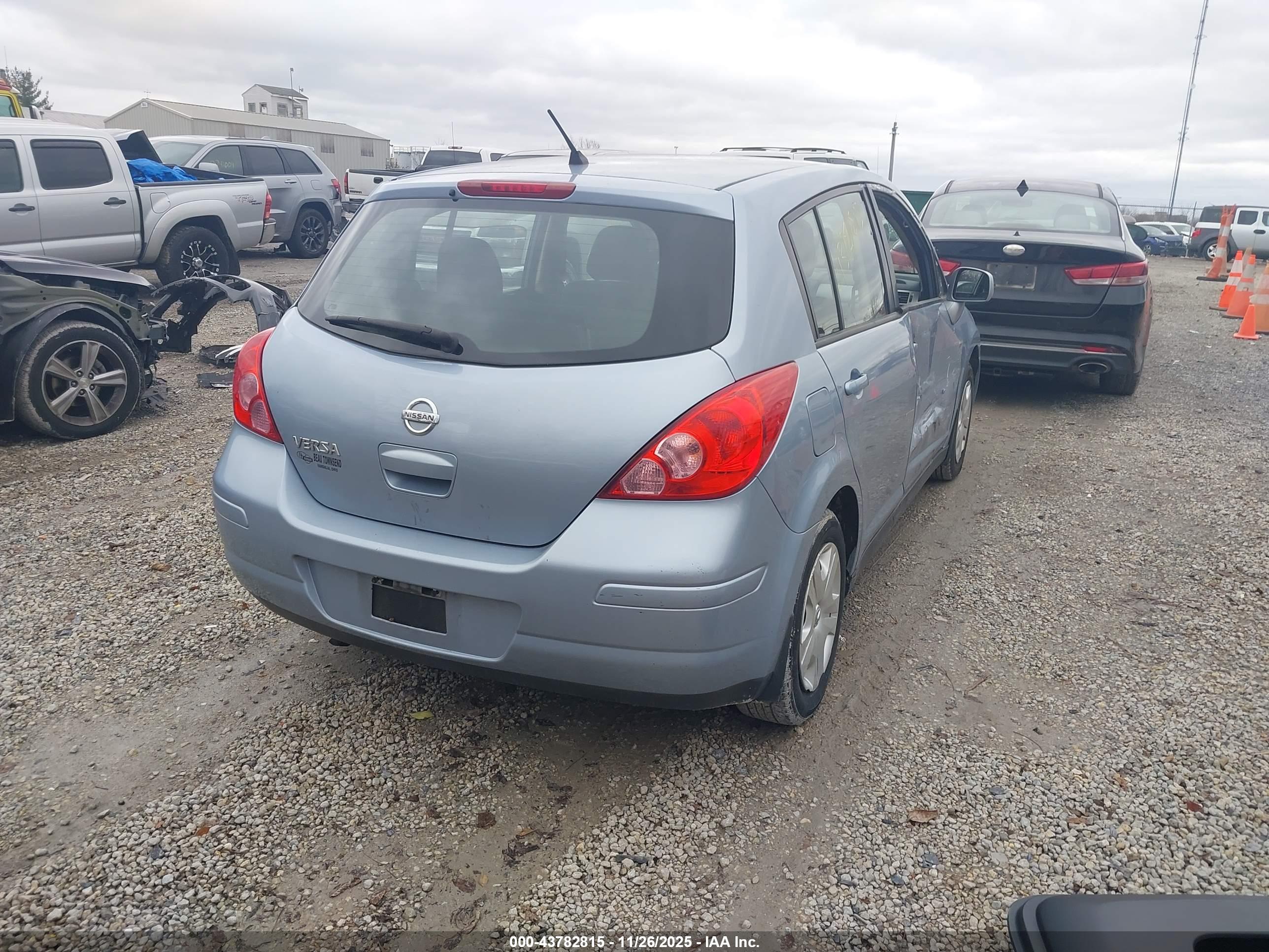 NISSAN VERSA image 4