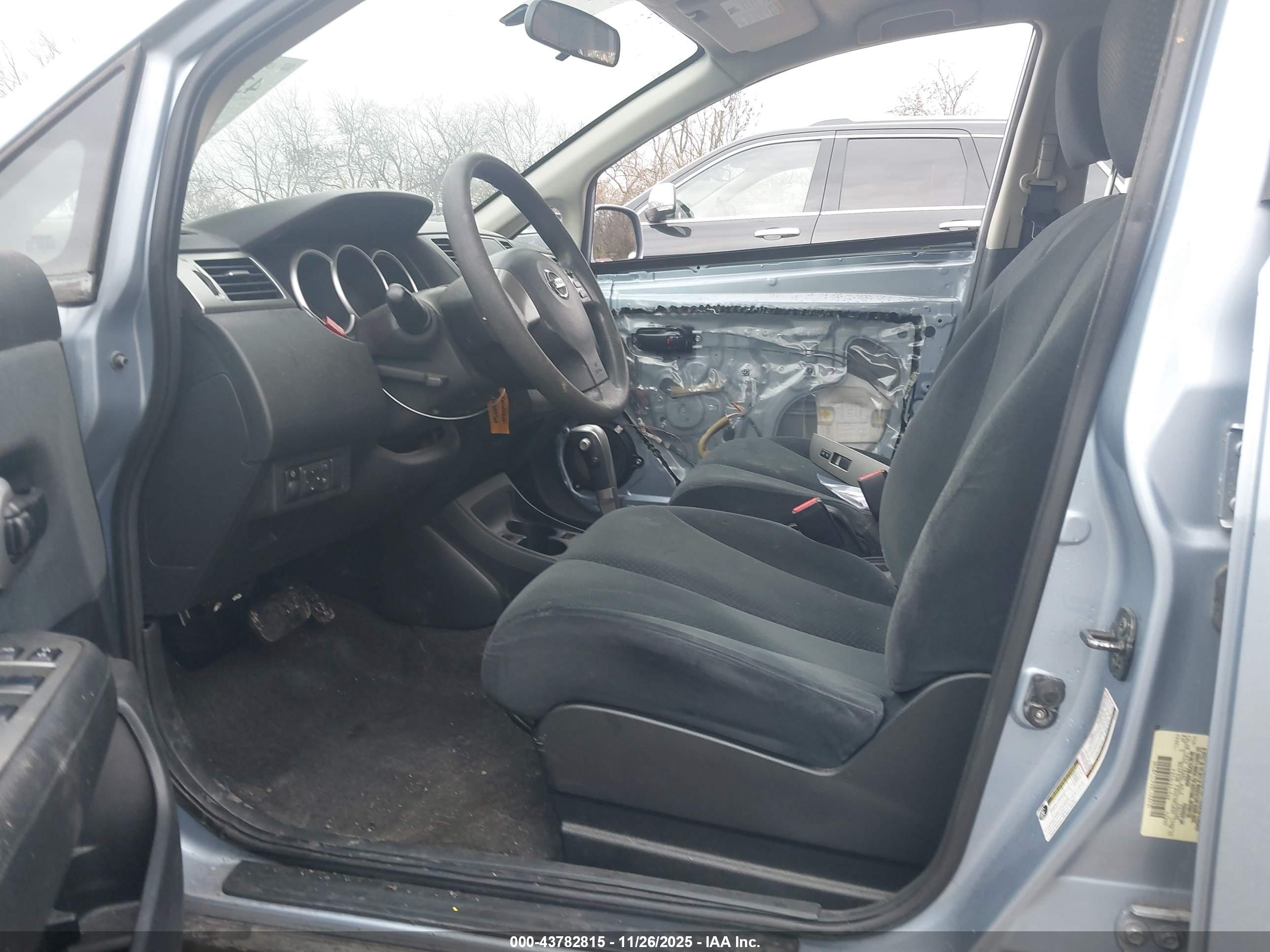 NISSAN VERSA image 5