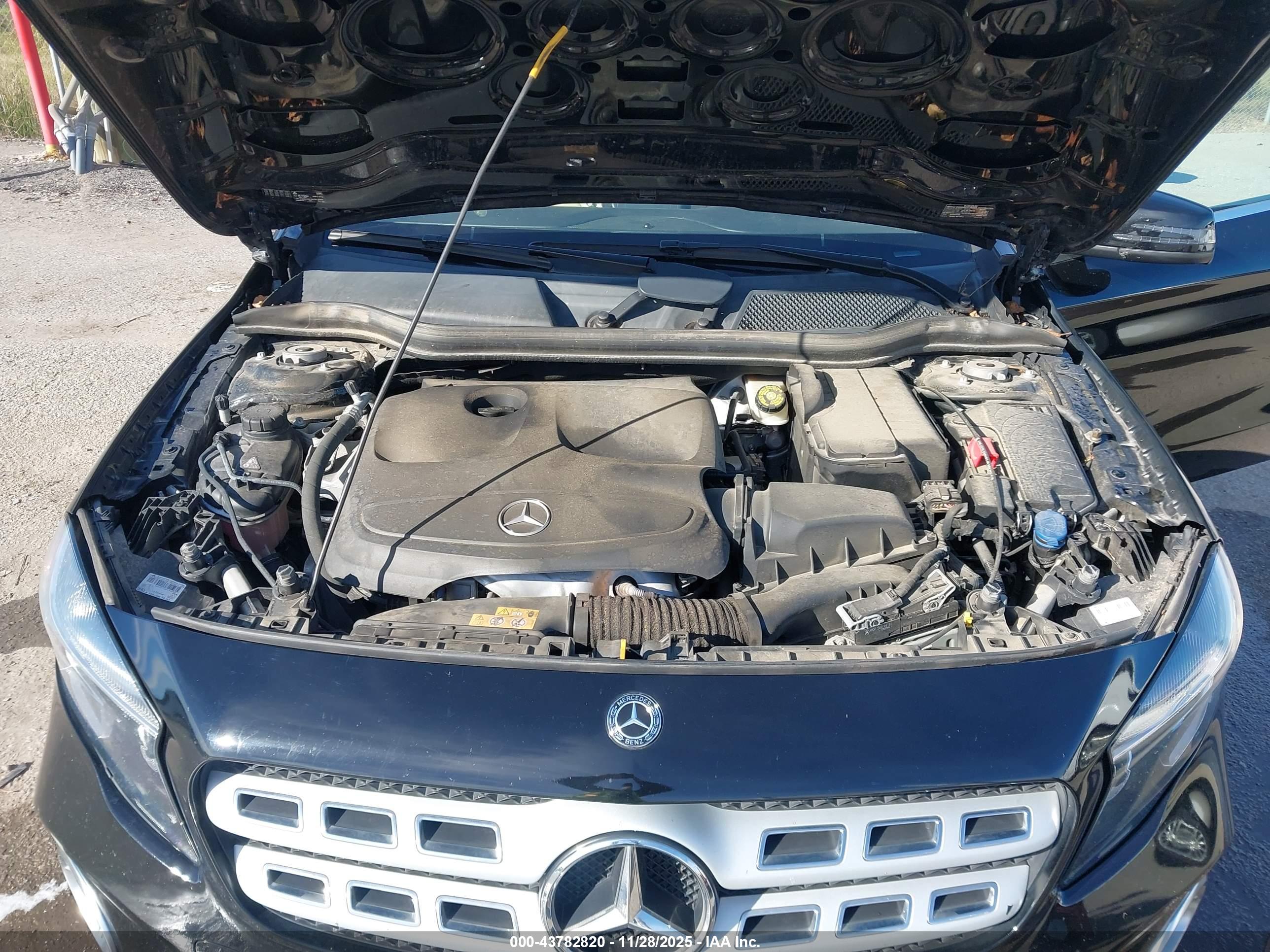 MERCEDES-BENZ GLA image 10
