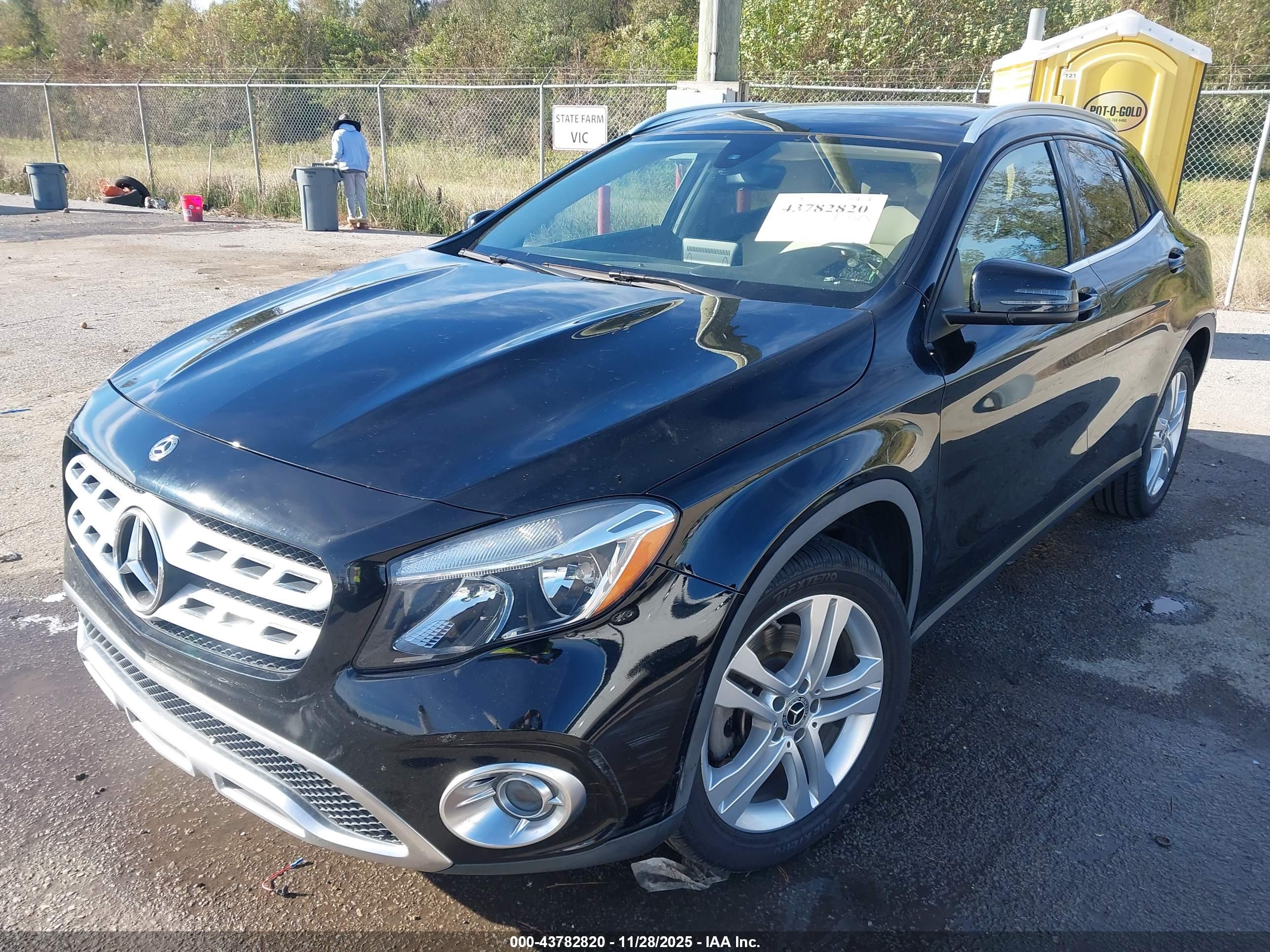 MERCEDES-BENZ GLA image 2