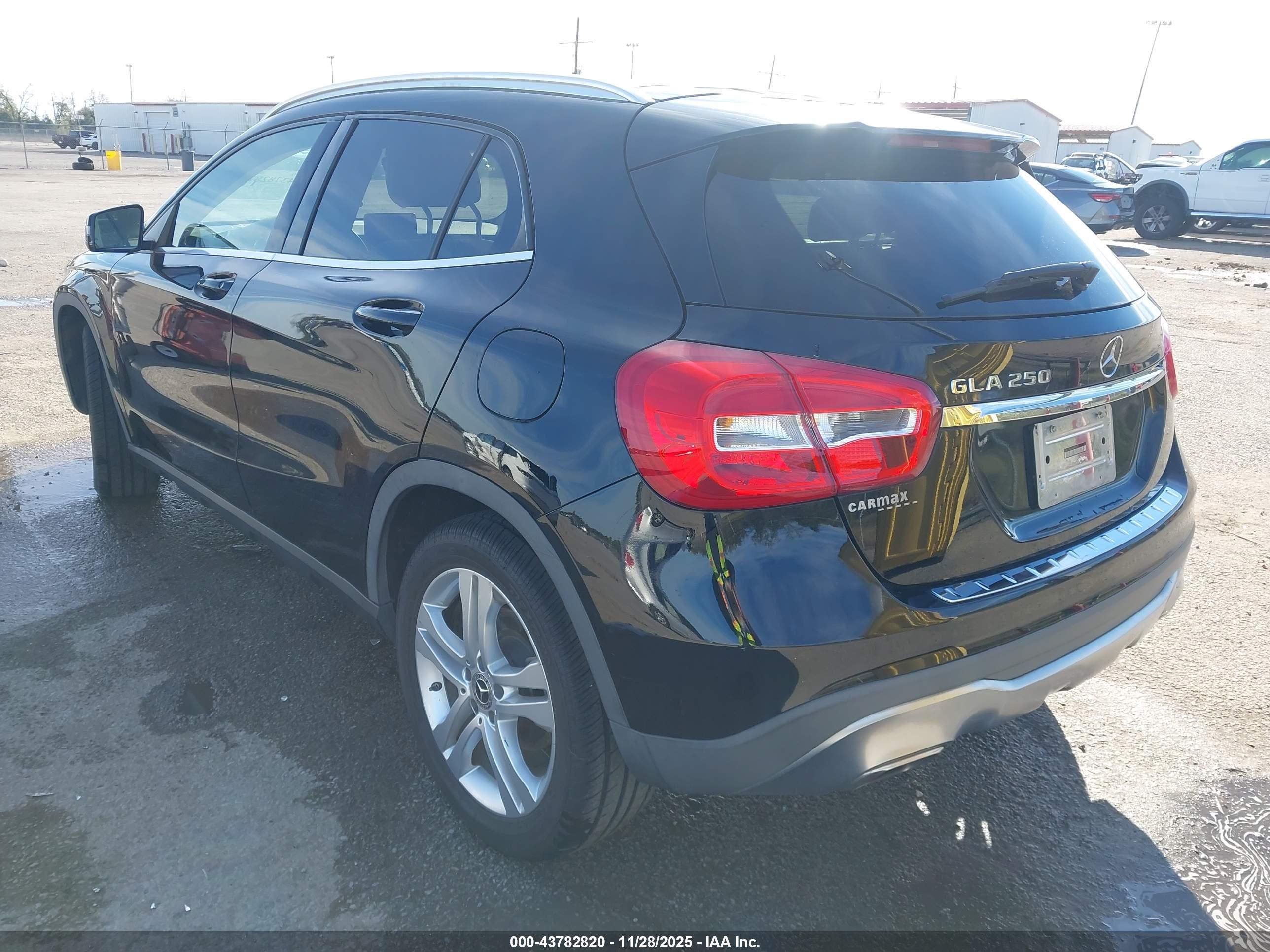 MERCEDES-BENZ GLA image 3