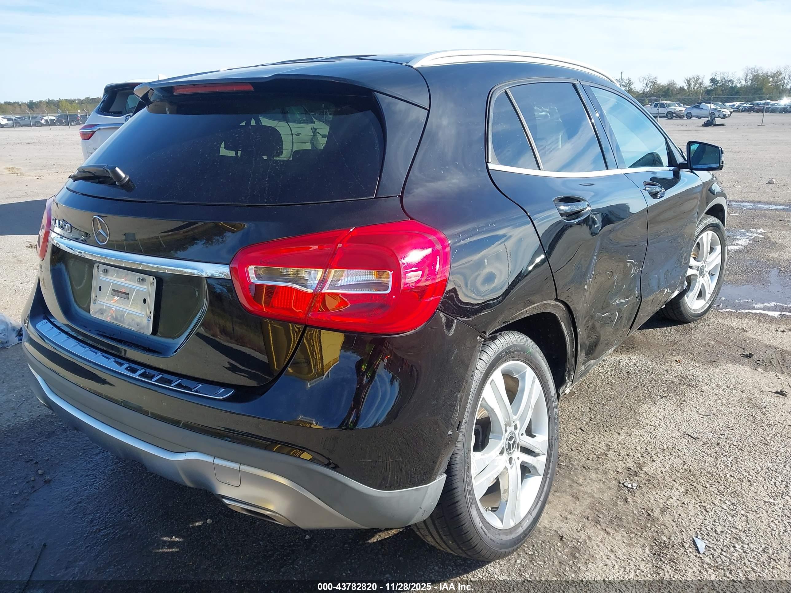 MERCEDES-BENZ GLA image 4