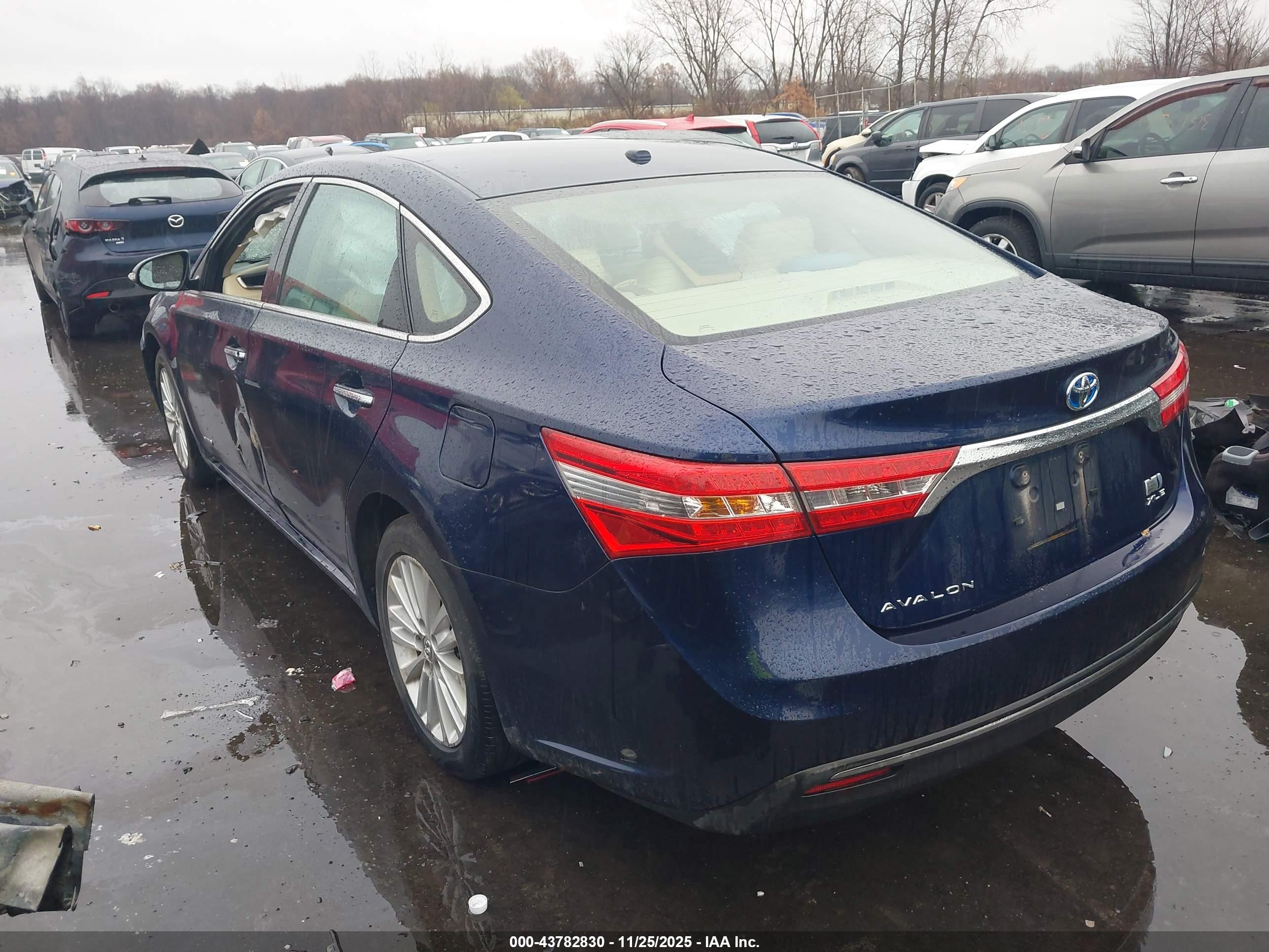TOYOTA AVALON image 3