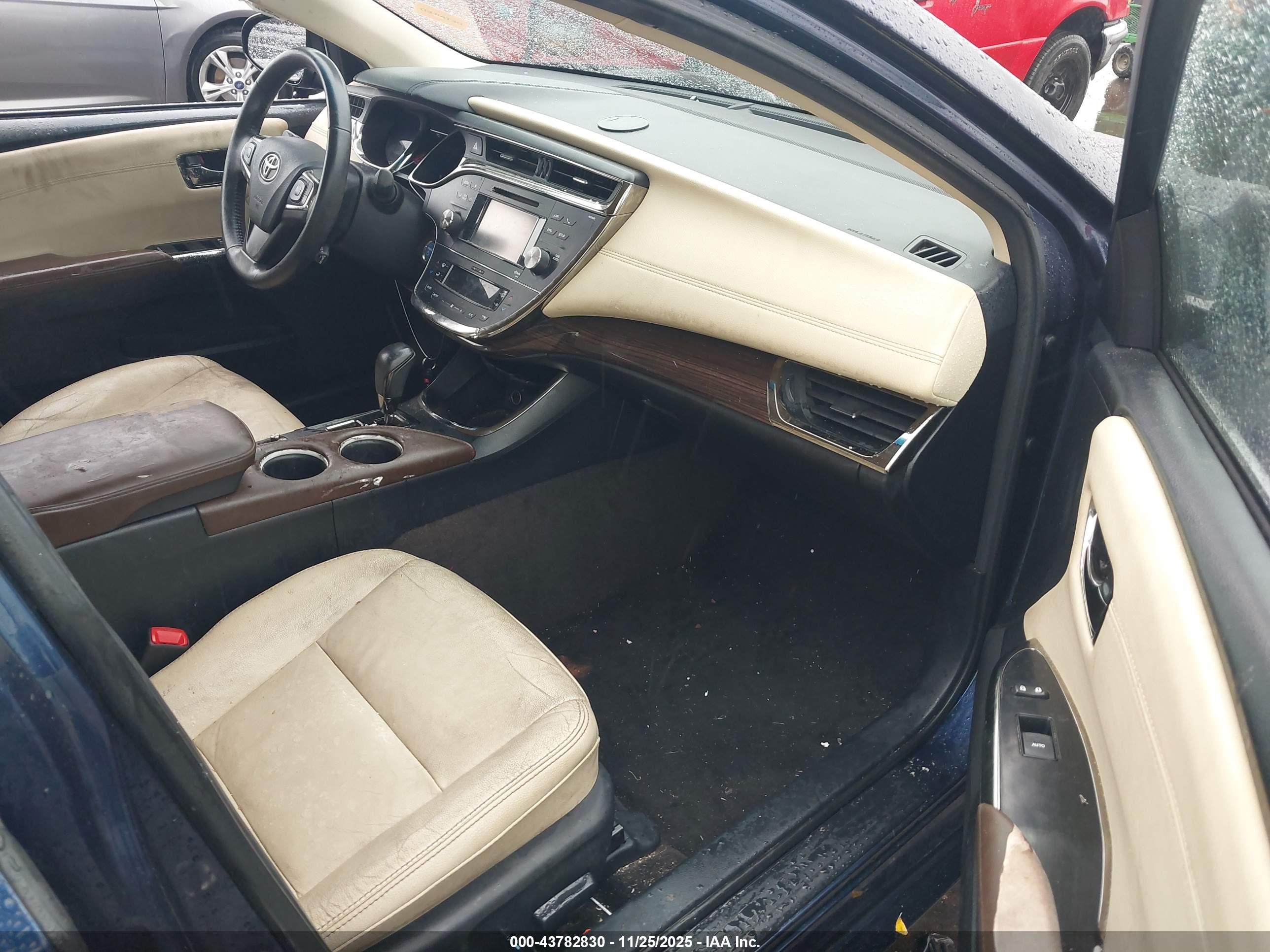 TOYOTA AVALON image 5