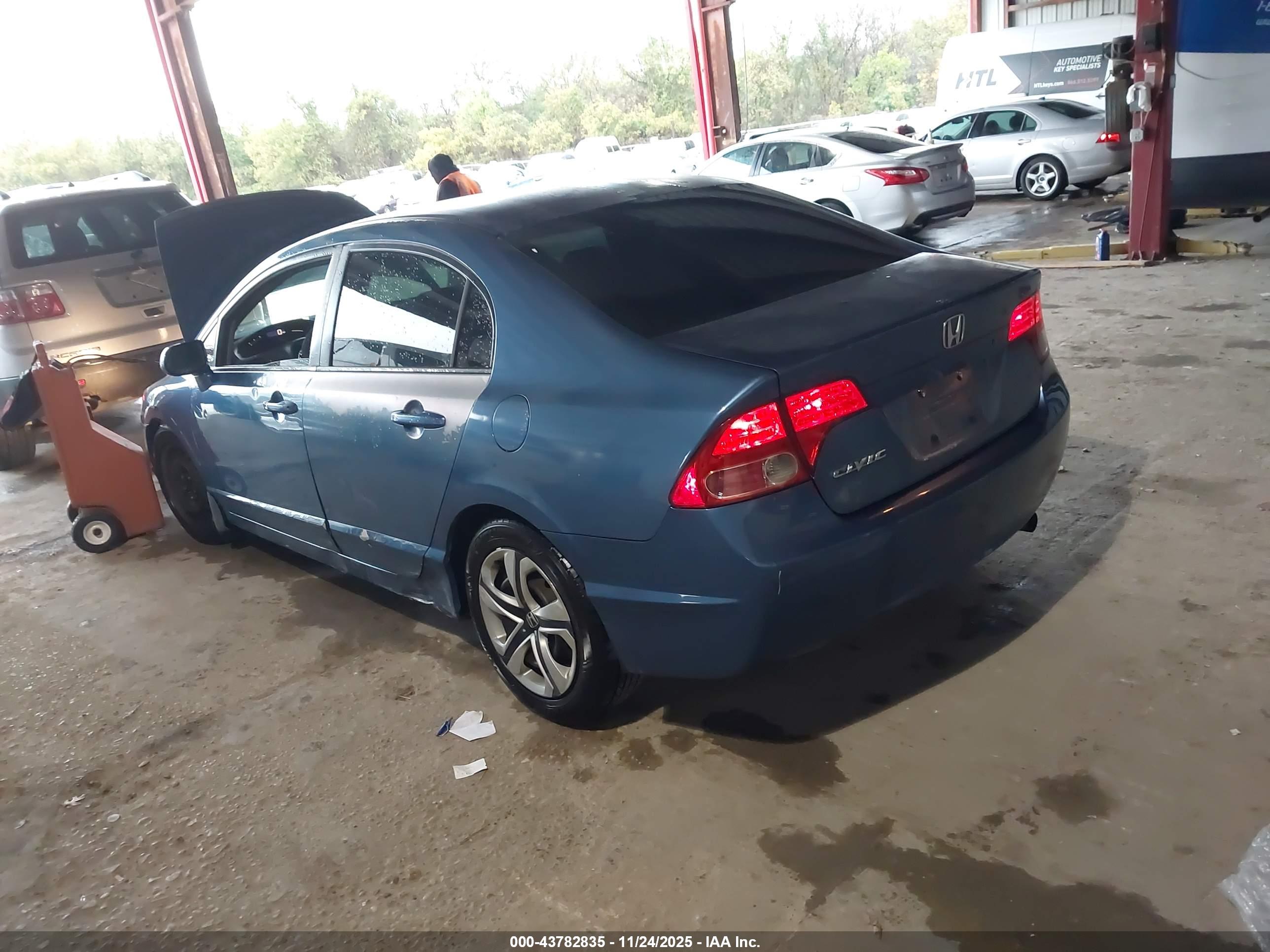 HONDA CIVIC image 3