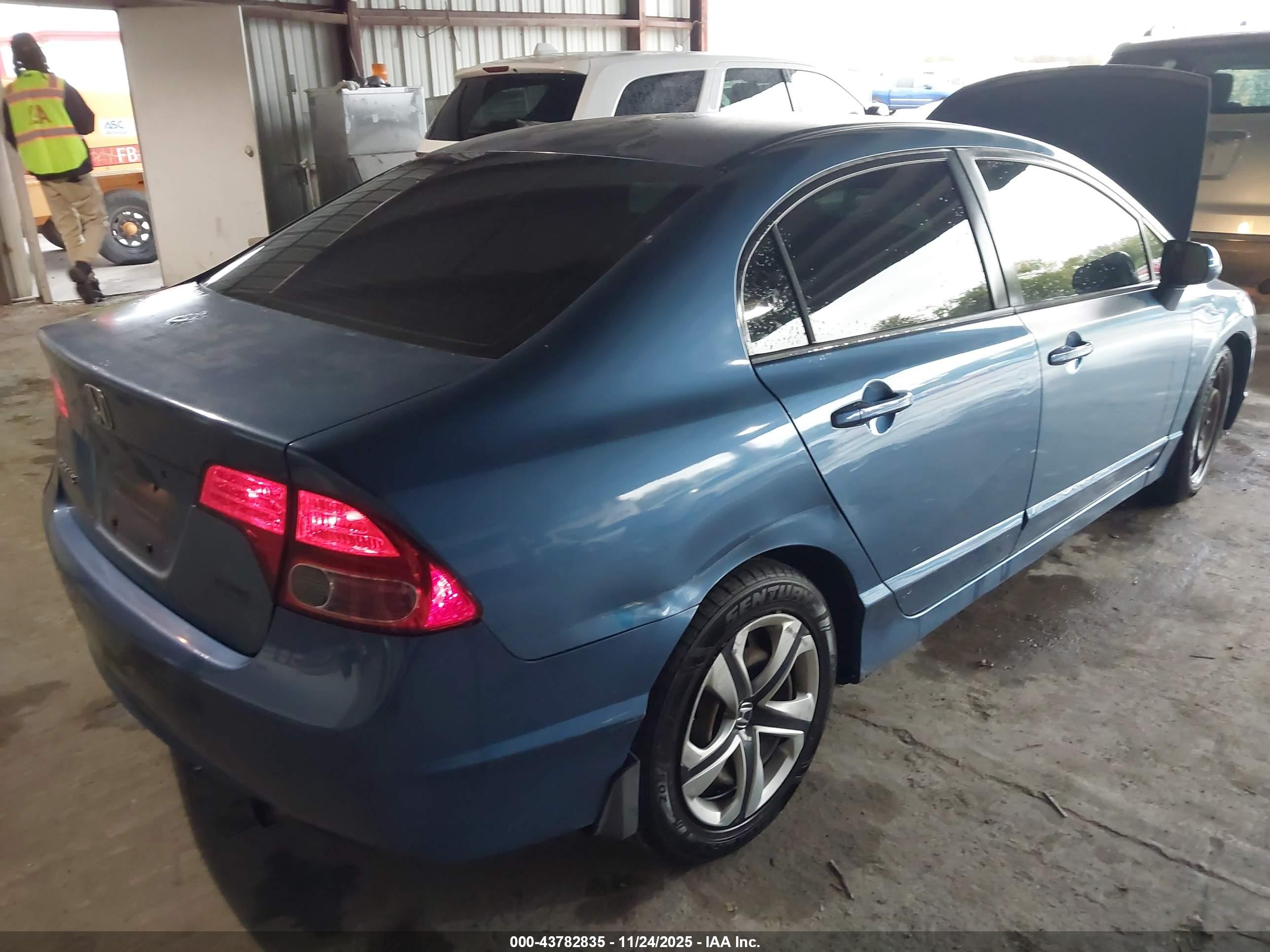 HONDA CIVIC image 4