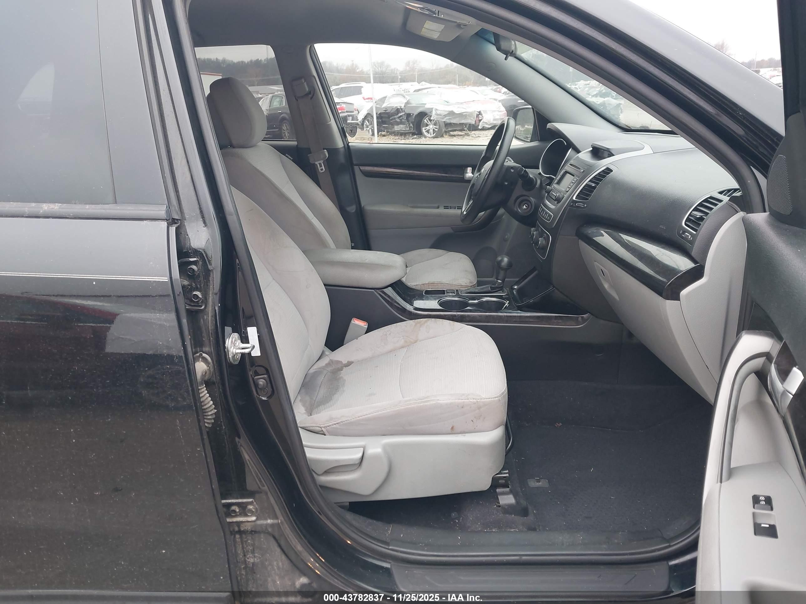 KIA SORENTO image 5