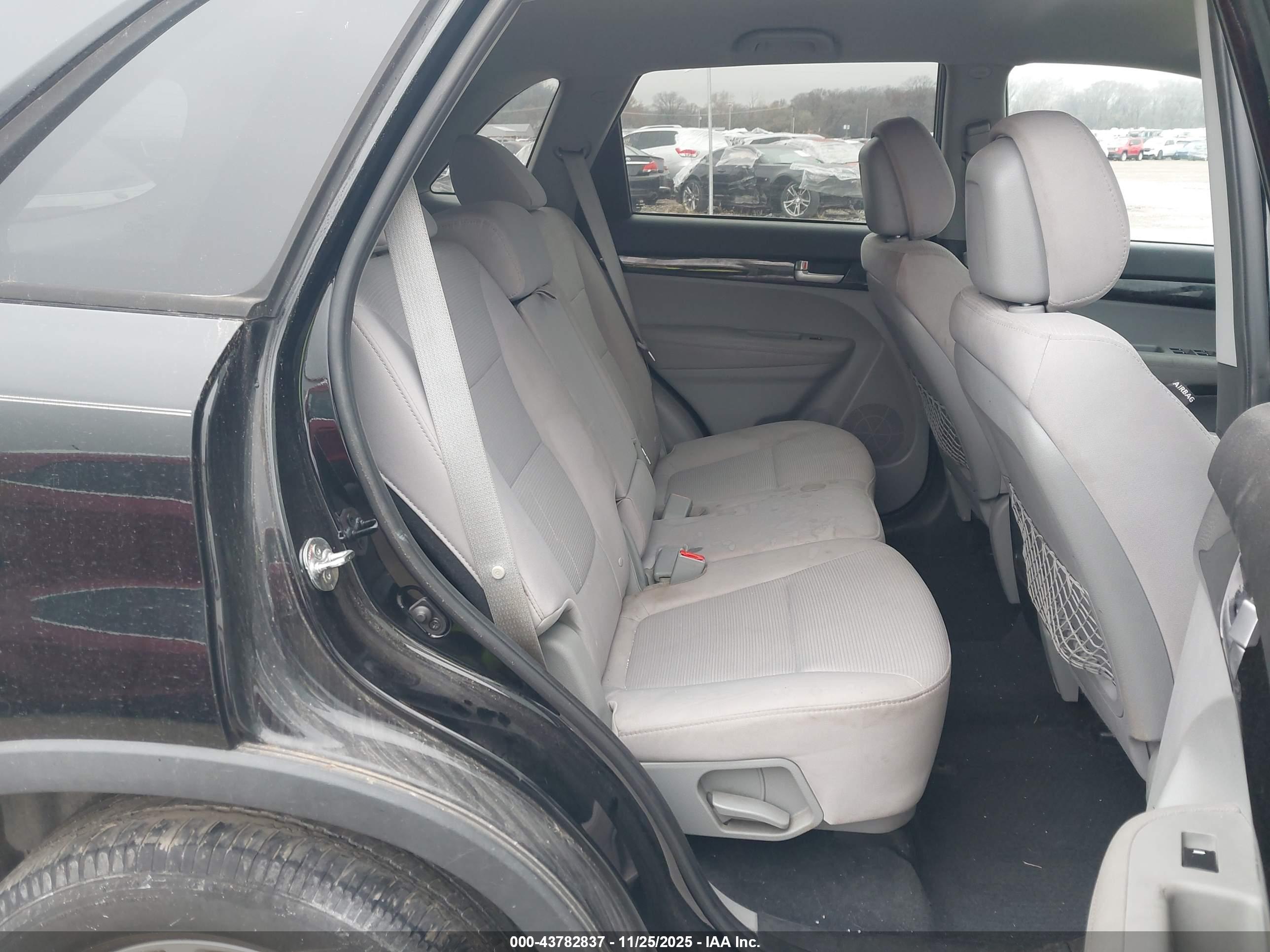 KIA SORENTO image 8