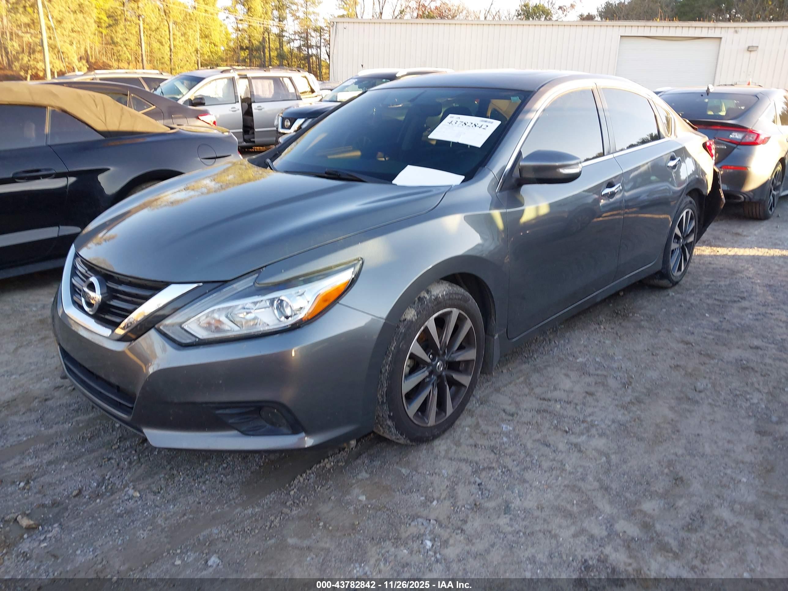 NISSAN ALTIMA image 2