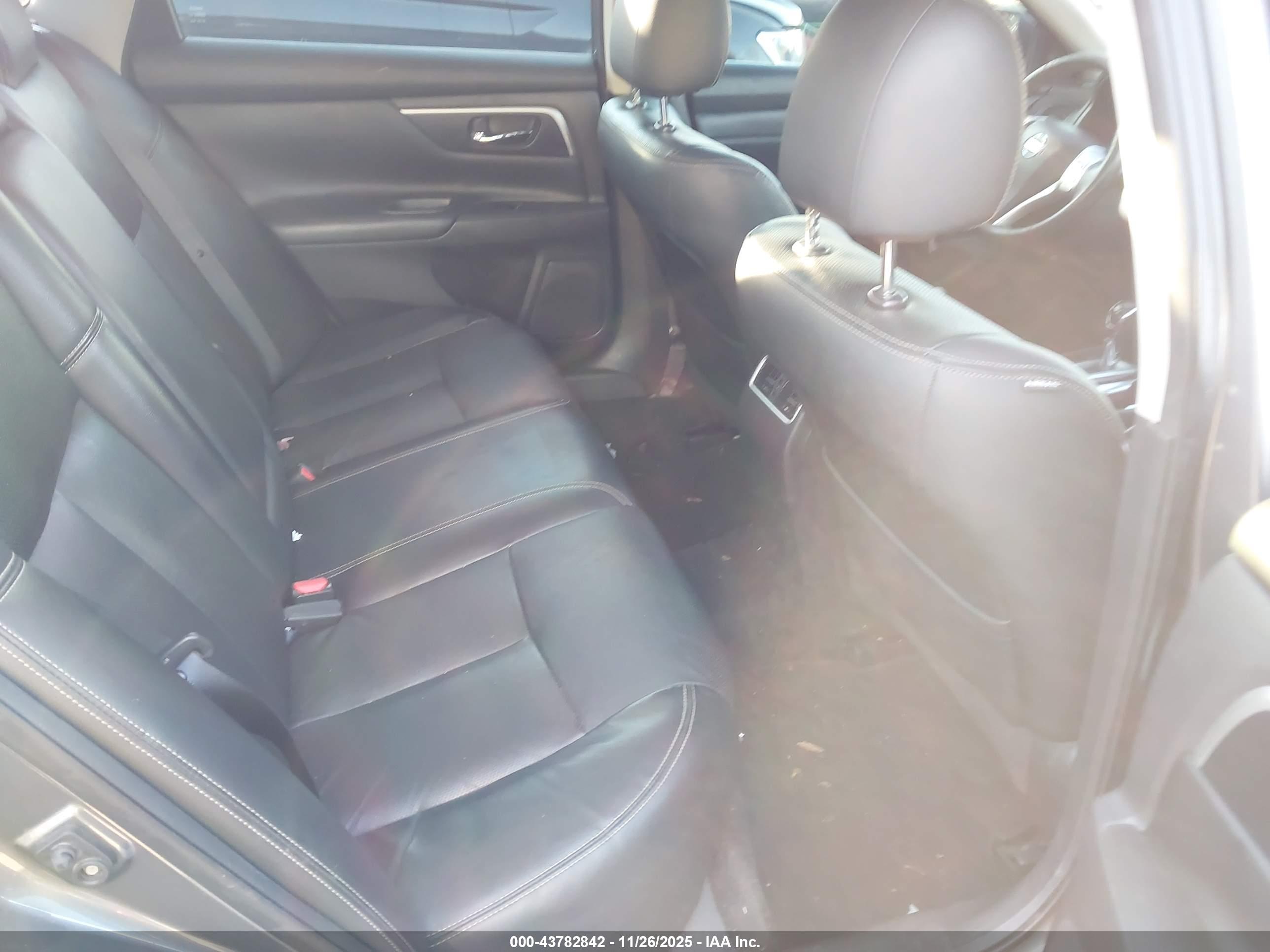 NISSAN ALTIMA image 8