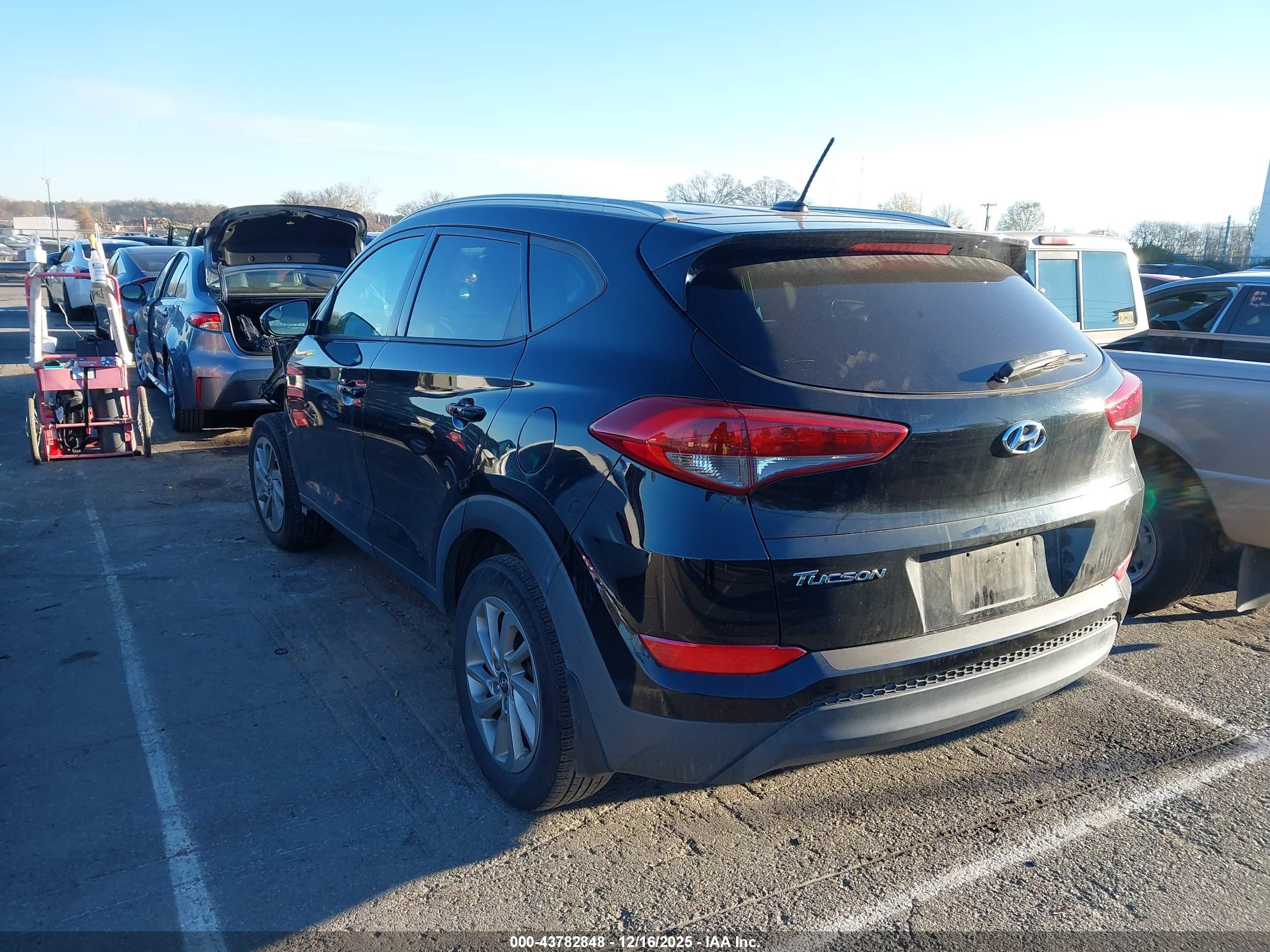 HYUNDAI TUCSON image 3