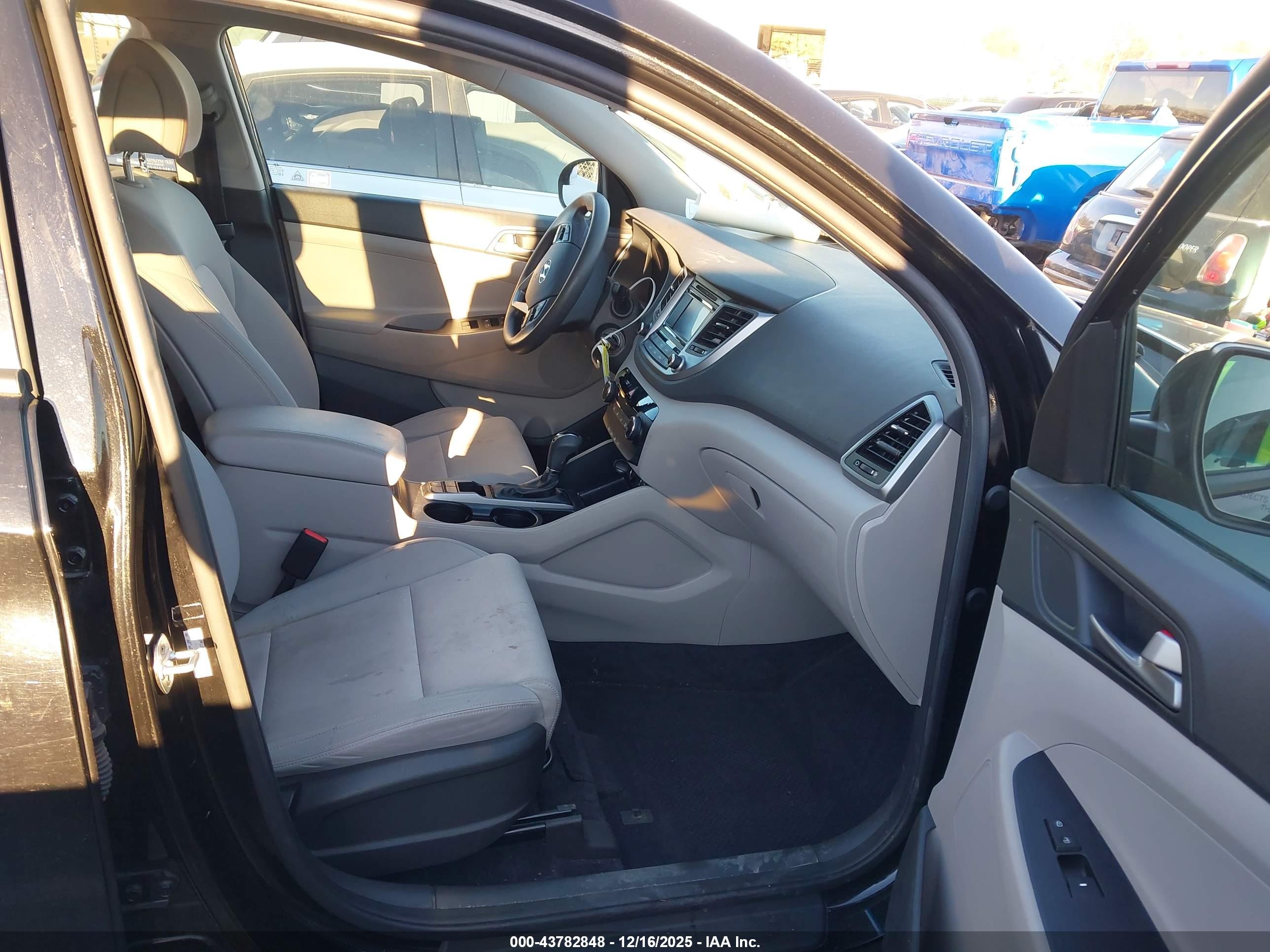 HYUNDAI TUCSON image 5