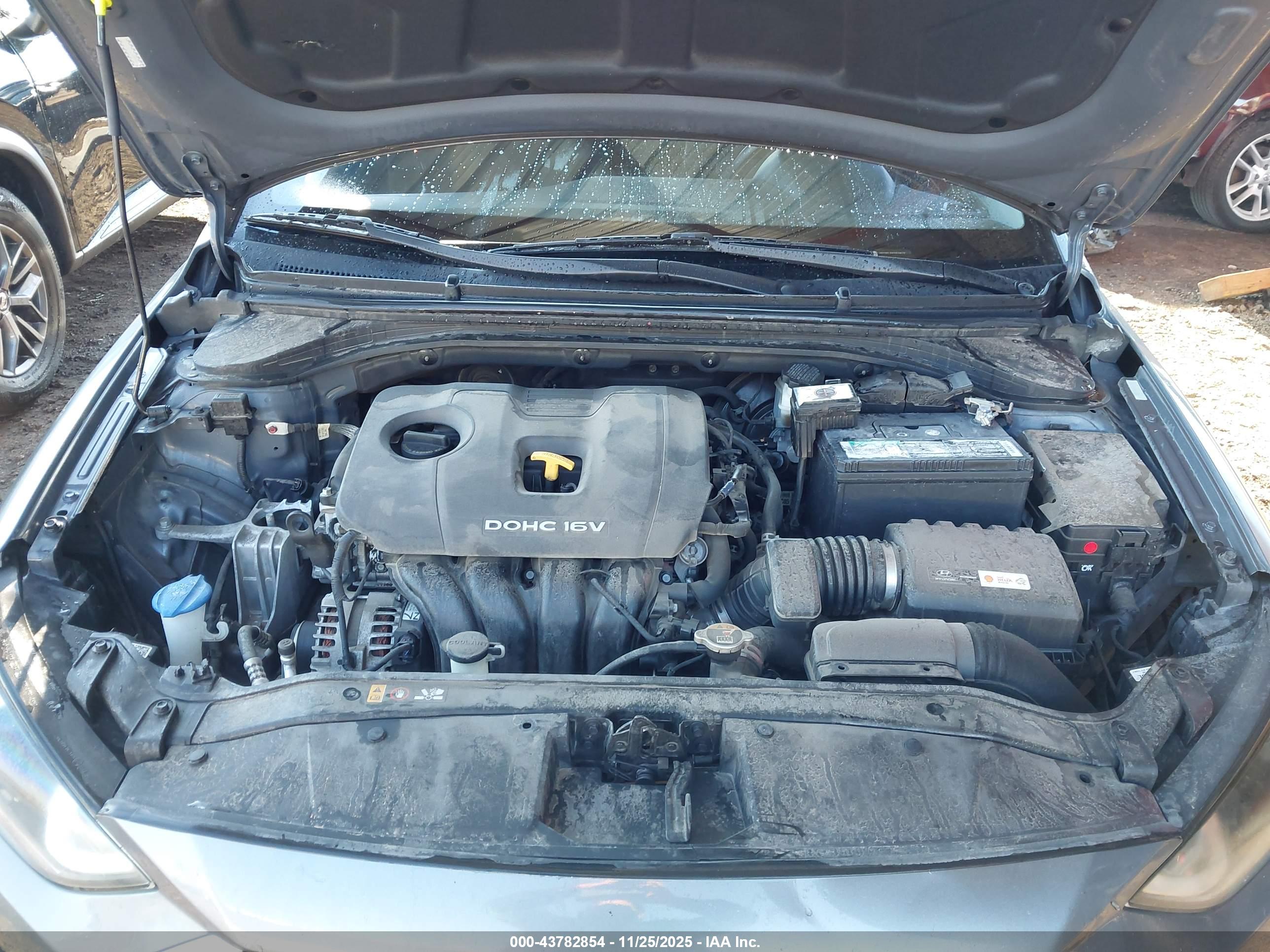 HYUNDAI ELANTRA image 10