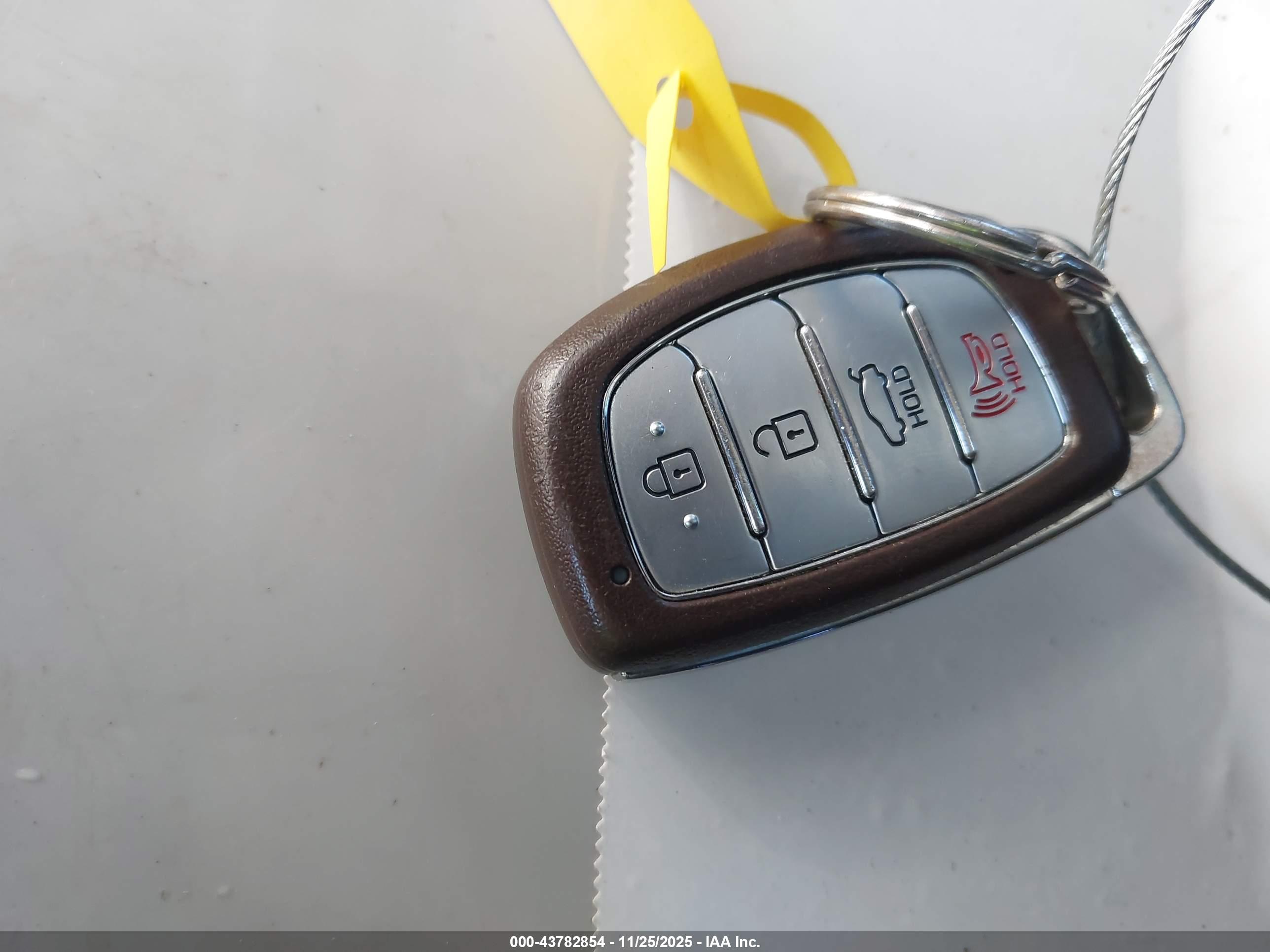 HYUNDAI ELANTRA image 11
