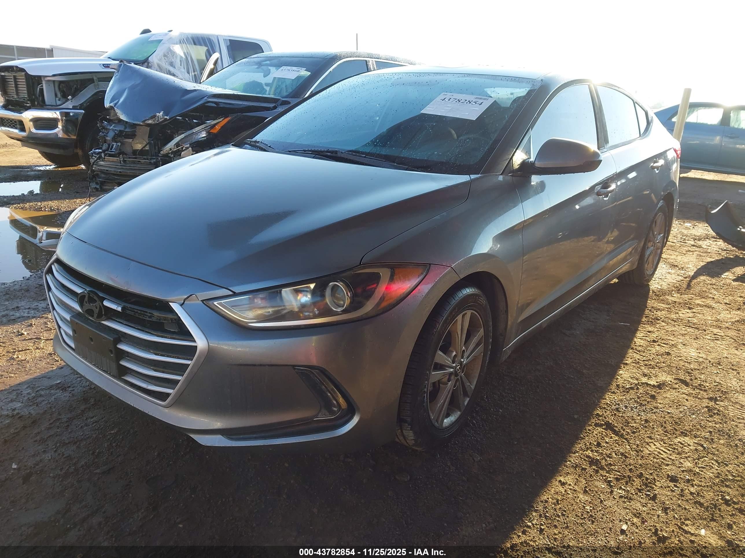 HYUNDAI ELANTRA image 2