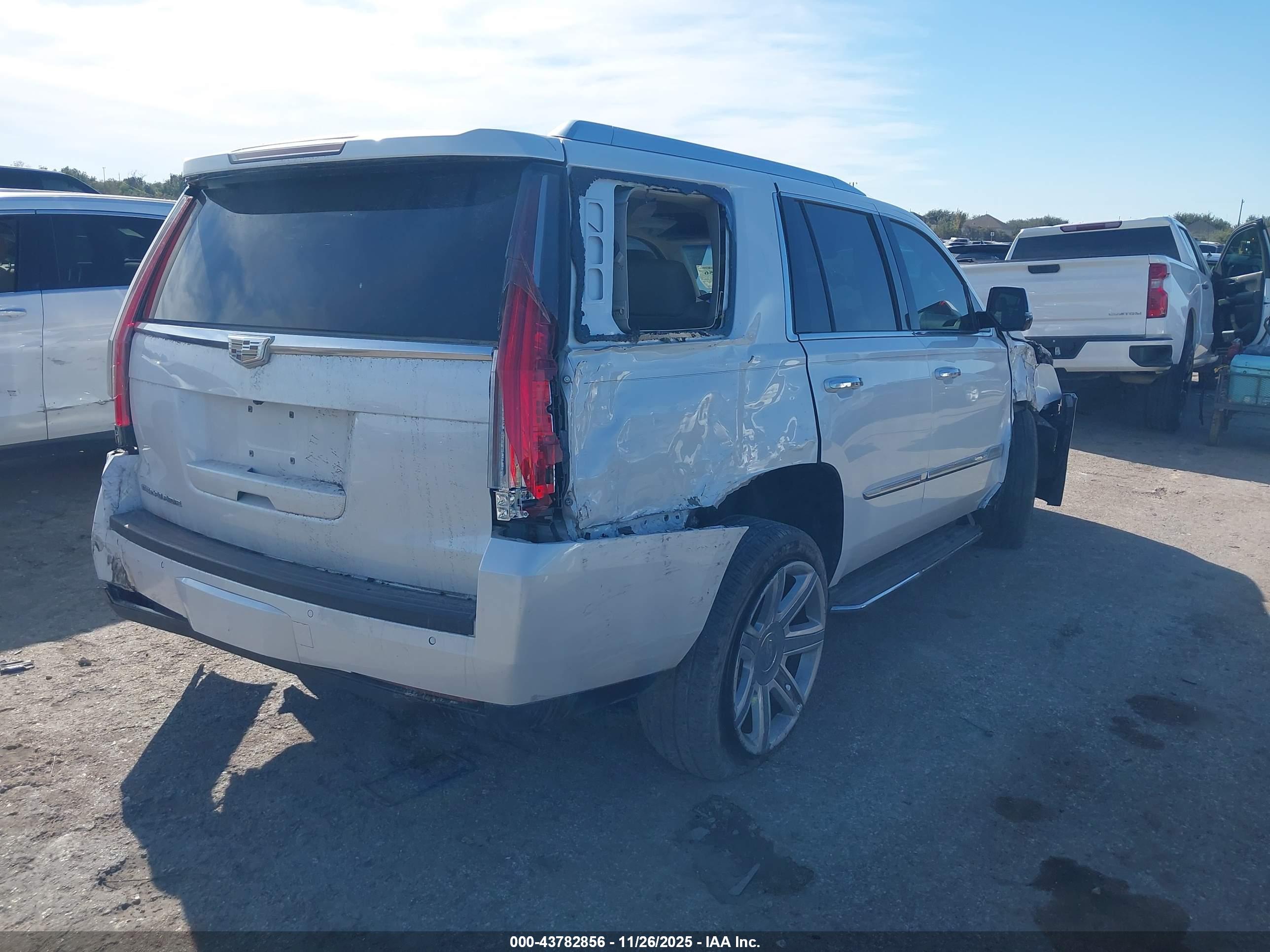 CADILLAC ESCALADE image 4