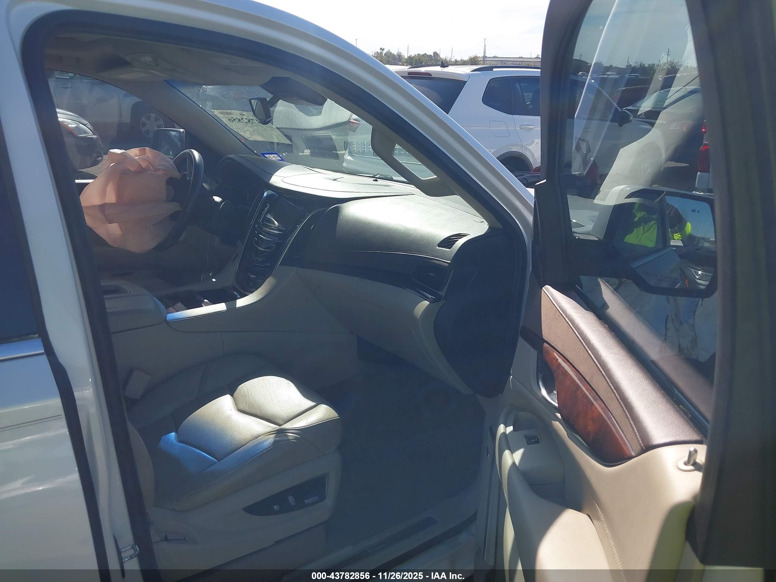 CADILLAC ESCALADE image 5