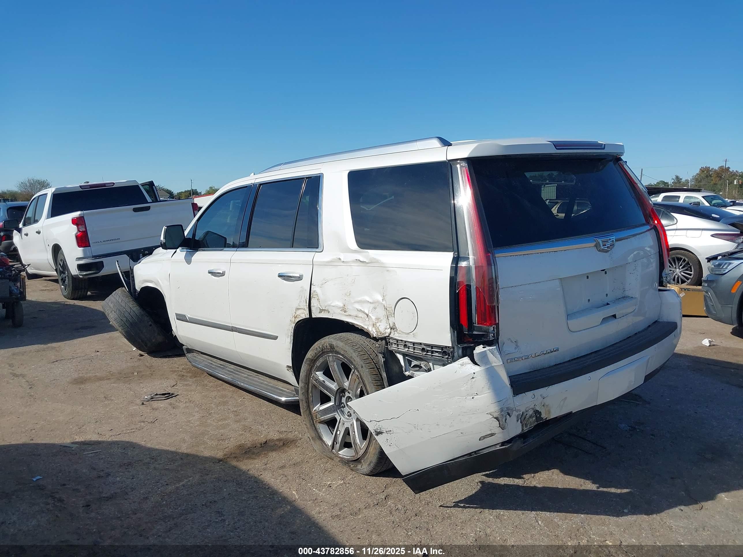 CADILLAC ESCALADE image 6