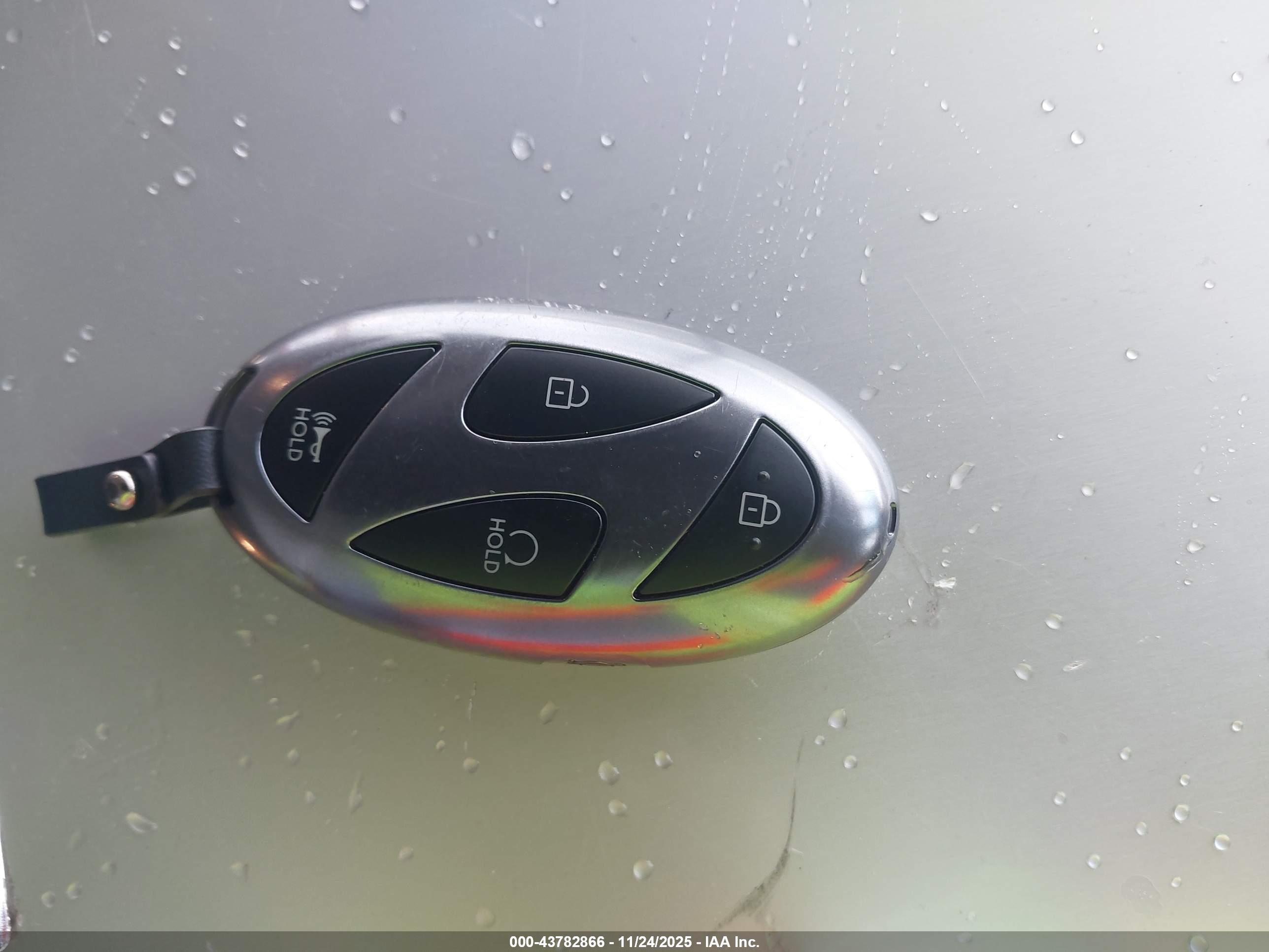 HYUNDAI ELANTRA image 11