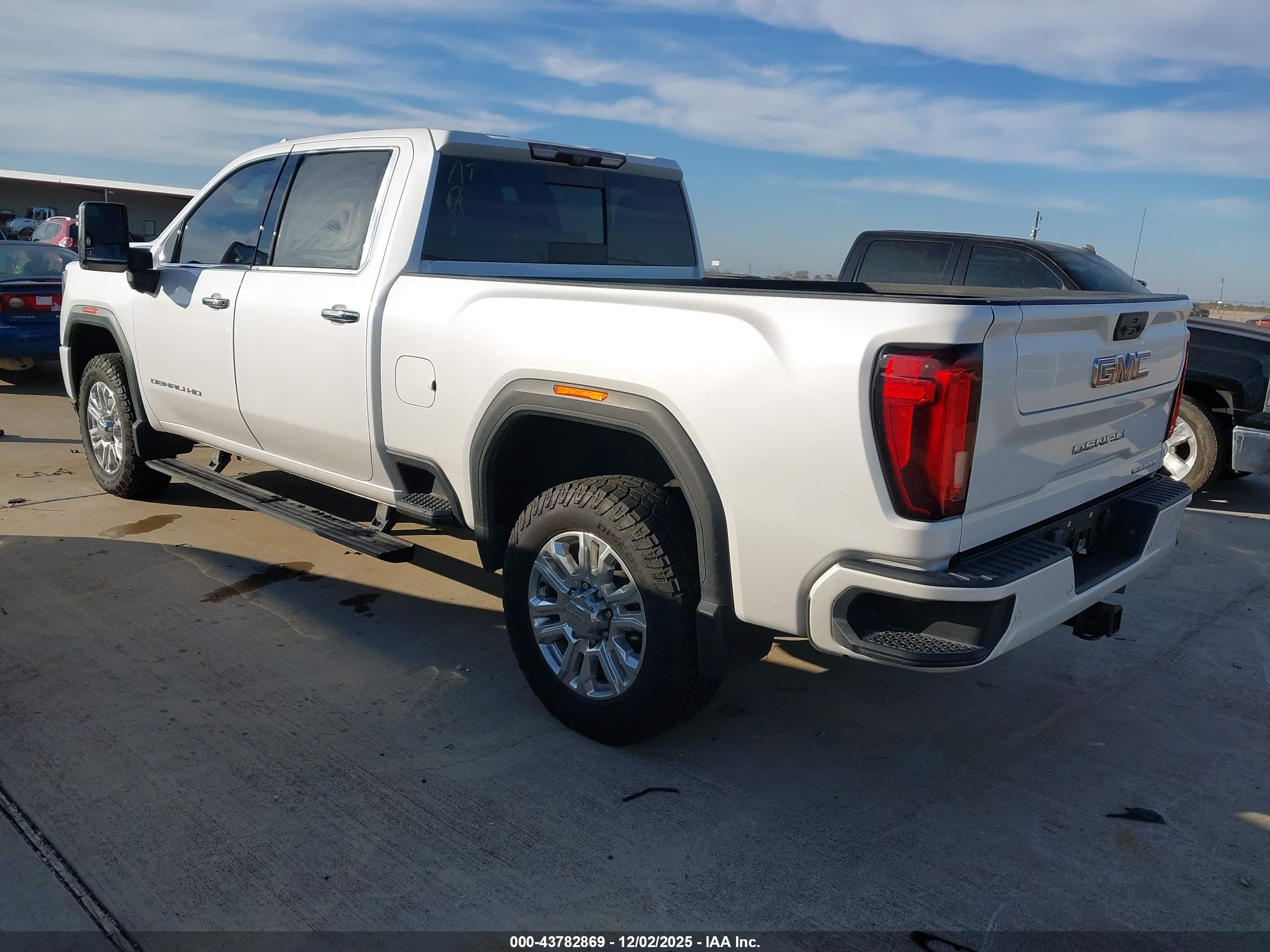 GMC SIERRA image 3