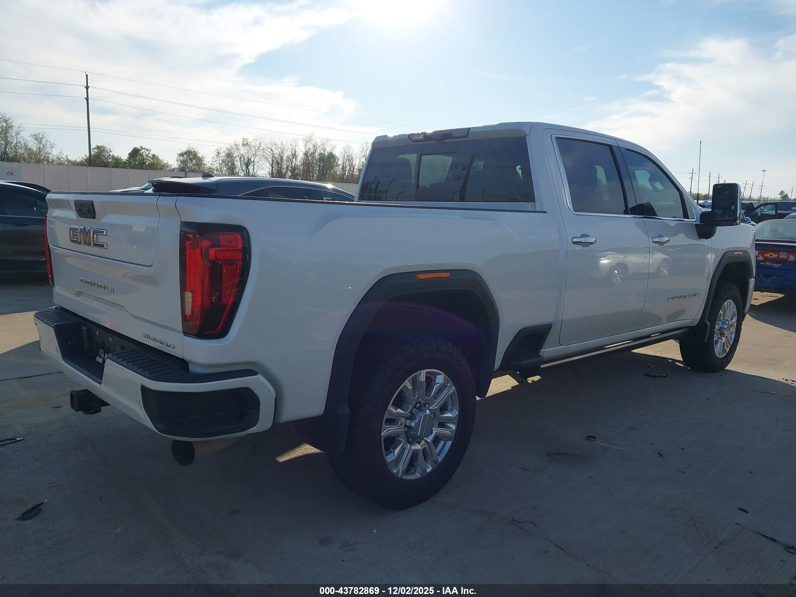 GMC SIERRA image 4