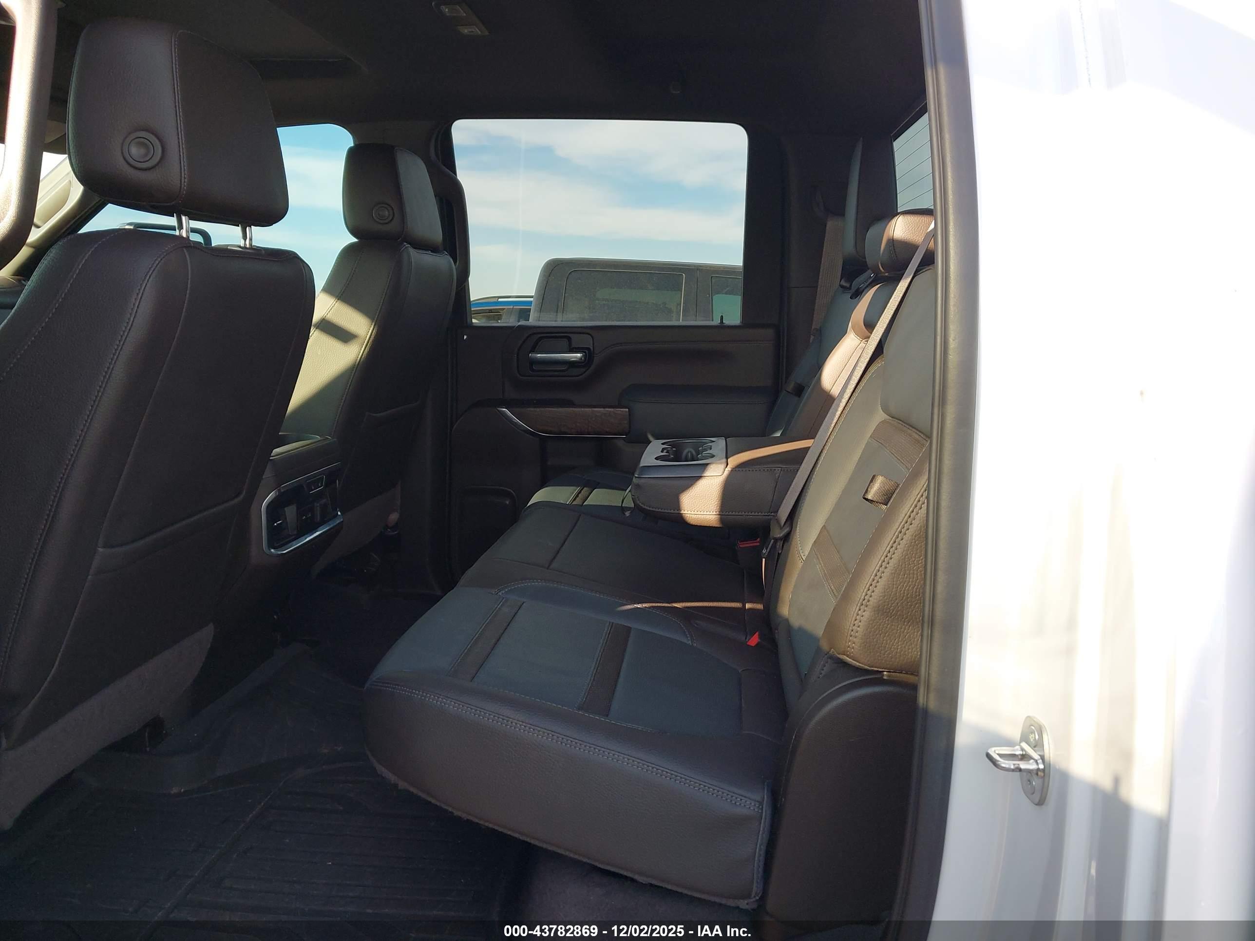 GMC SIERRA image 8
