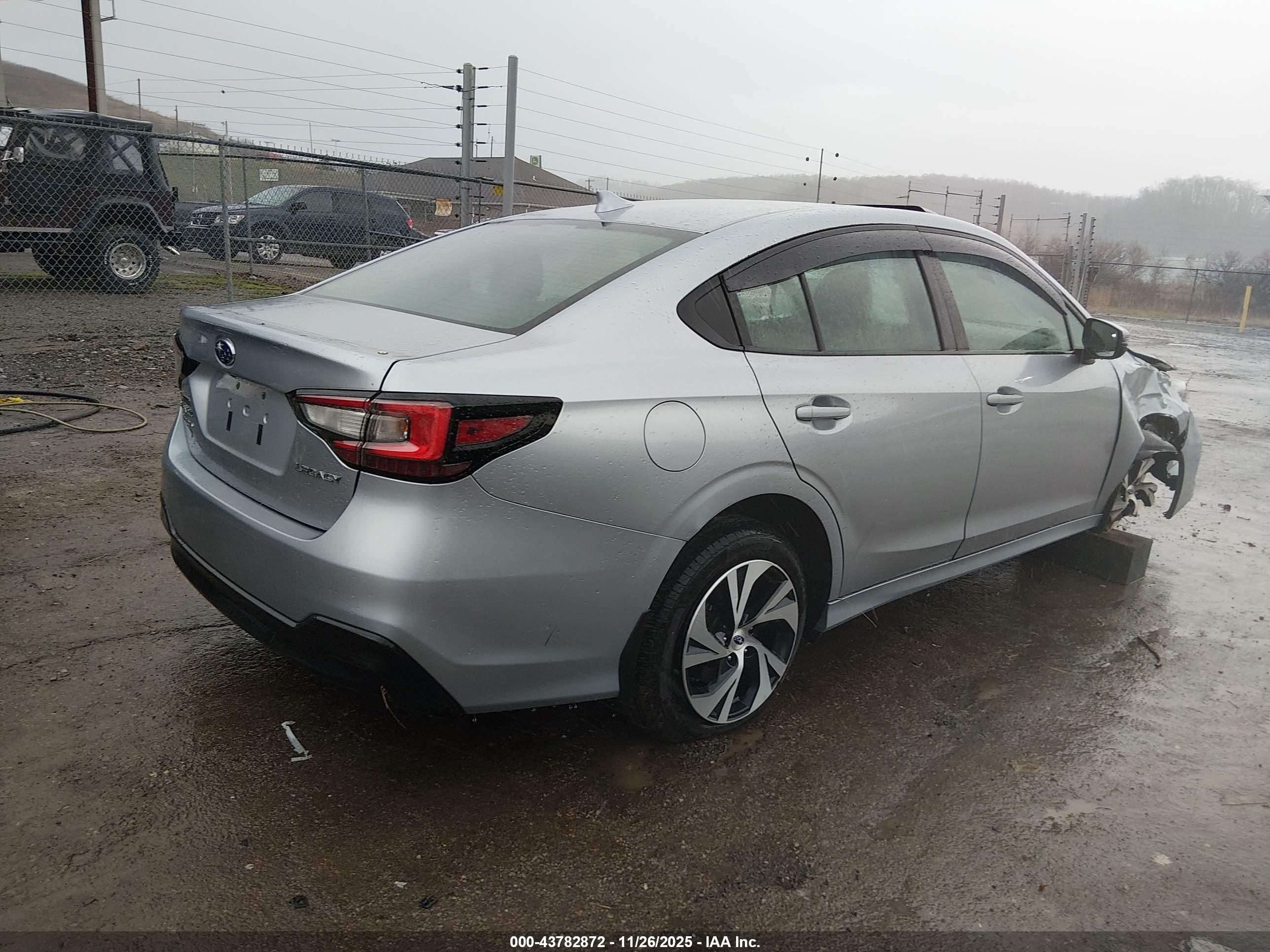SUBARU LEGACY image 4