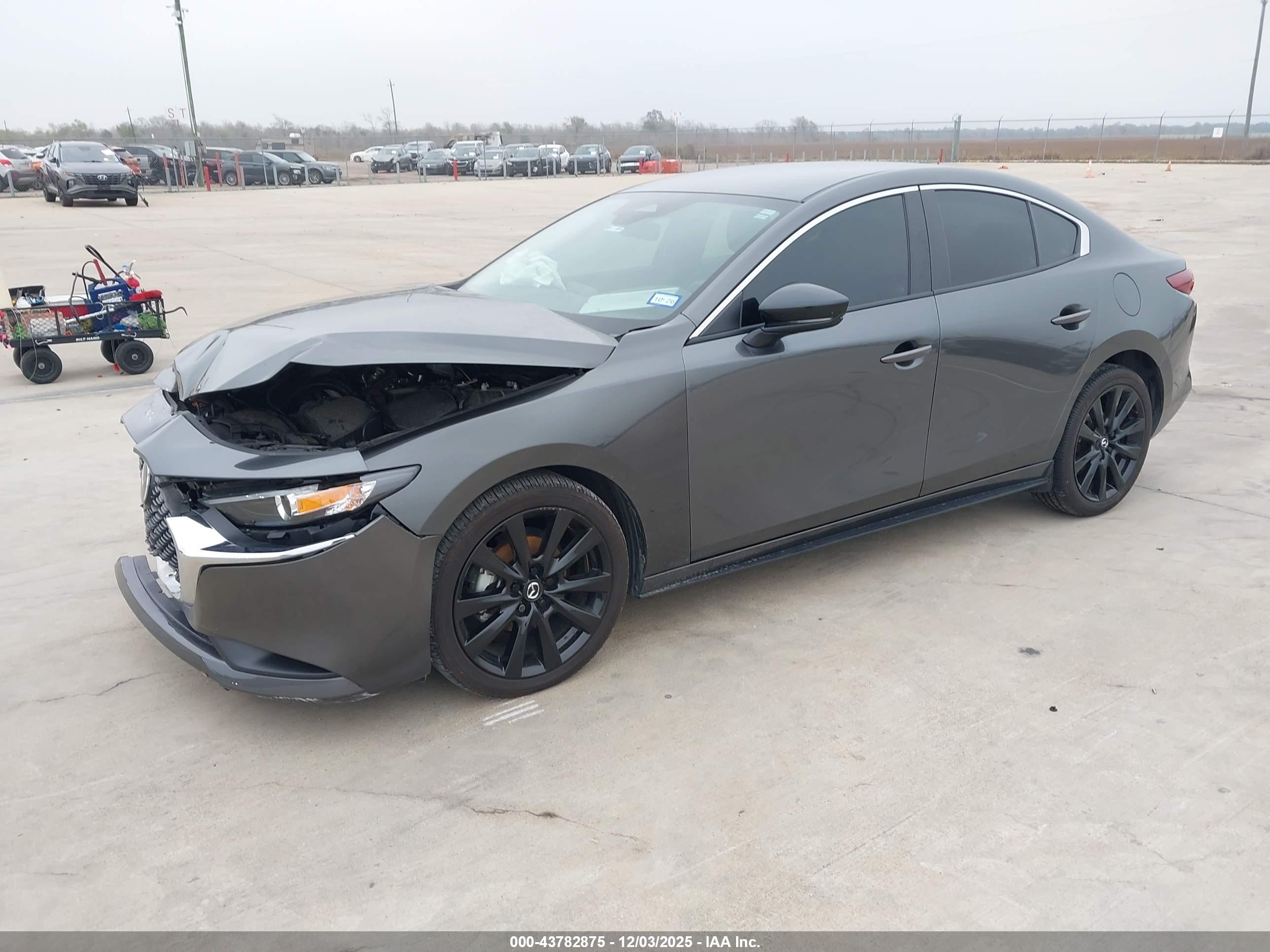 MAZDA 3 image 2